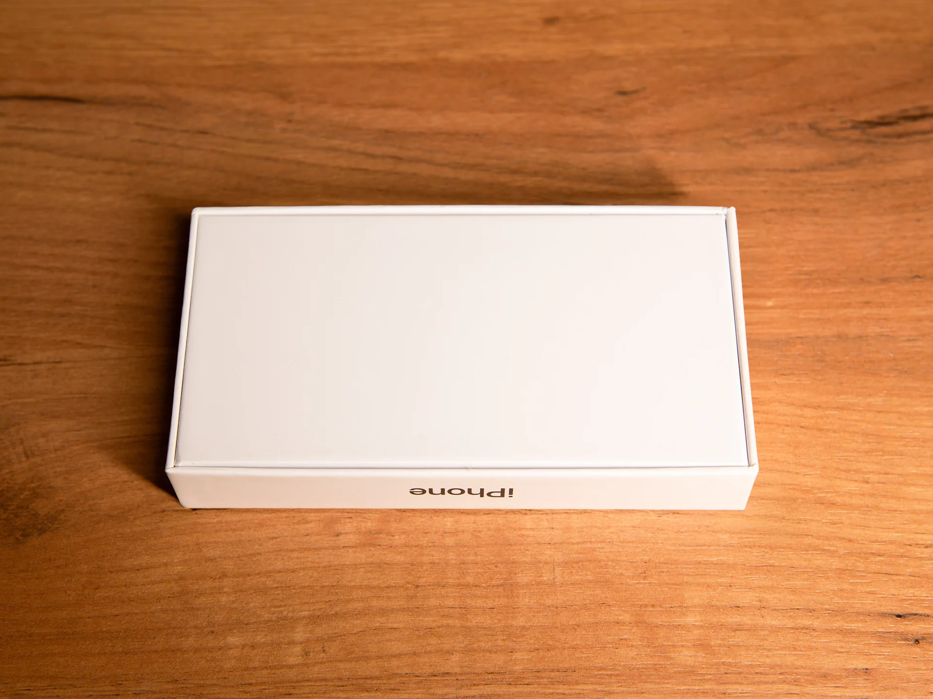 Коробки iPhone 16e - миниатюра 4