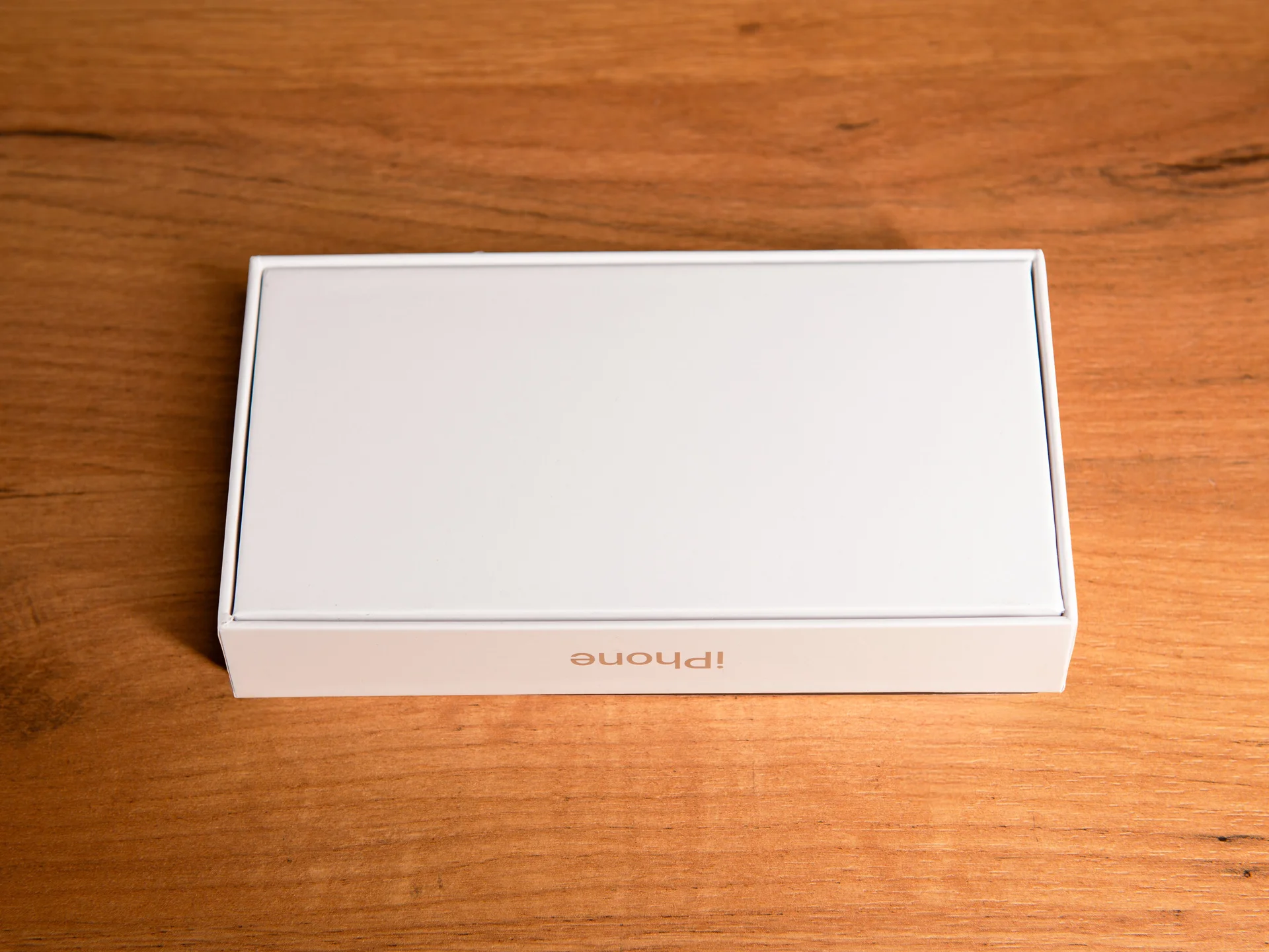 Коробка iPhone 14 Plus Starlight (Сияющая звезда) - миниатюра 2