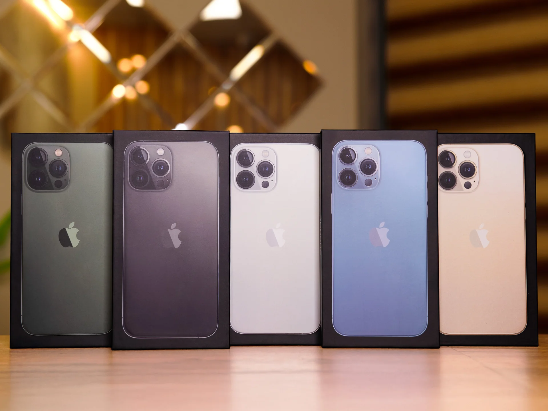 Коробка iPhone 13 Pro Graphite (Черный) - миниатюра 2