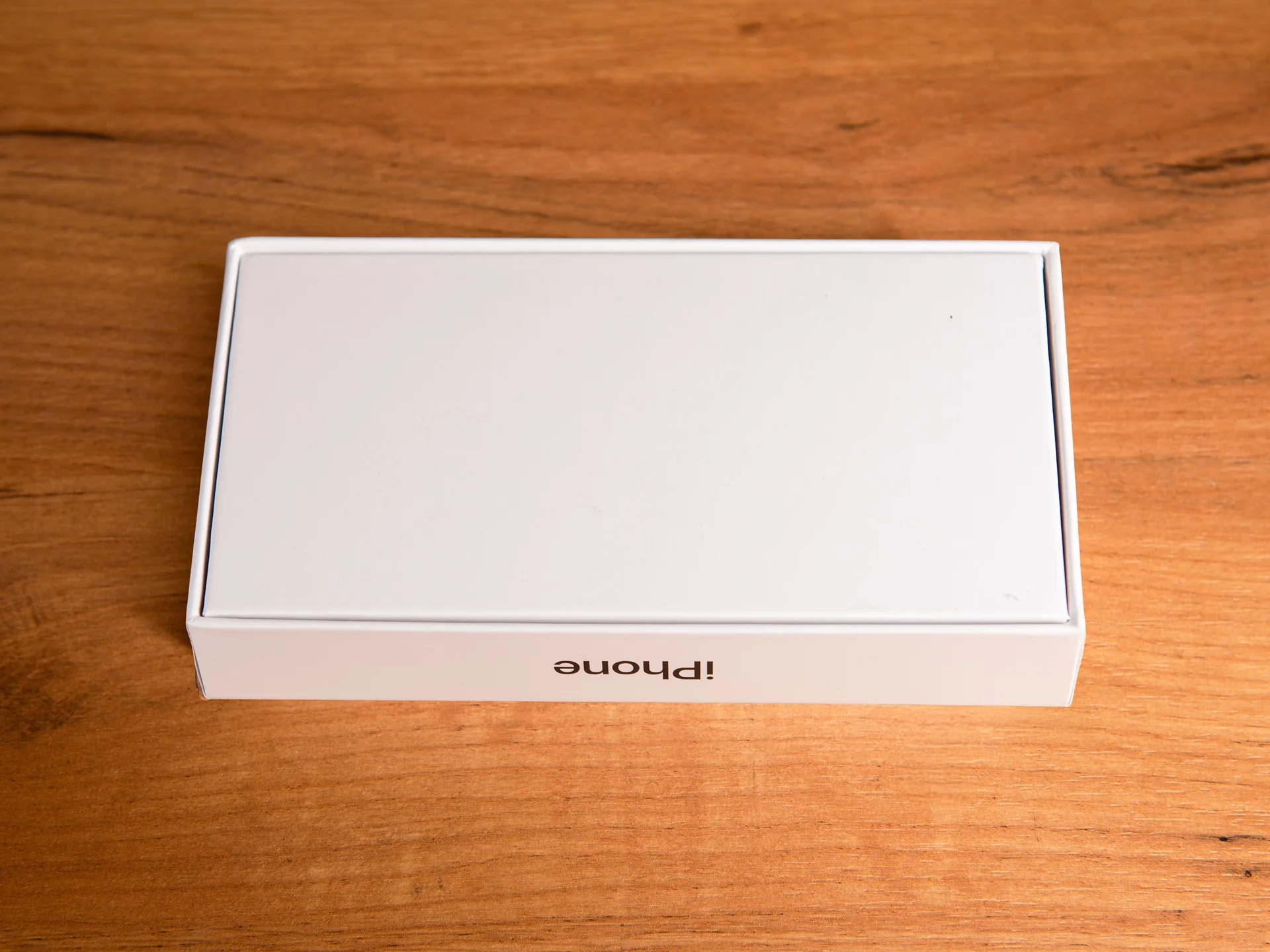 Коробка iPhone 13 Midnight (Черный) - миниатюра 3