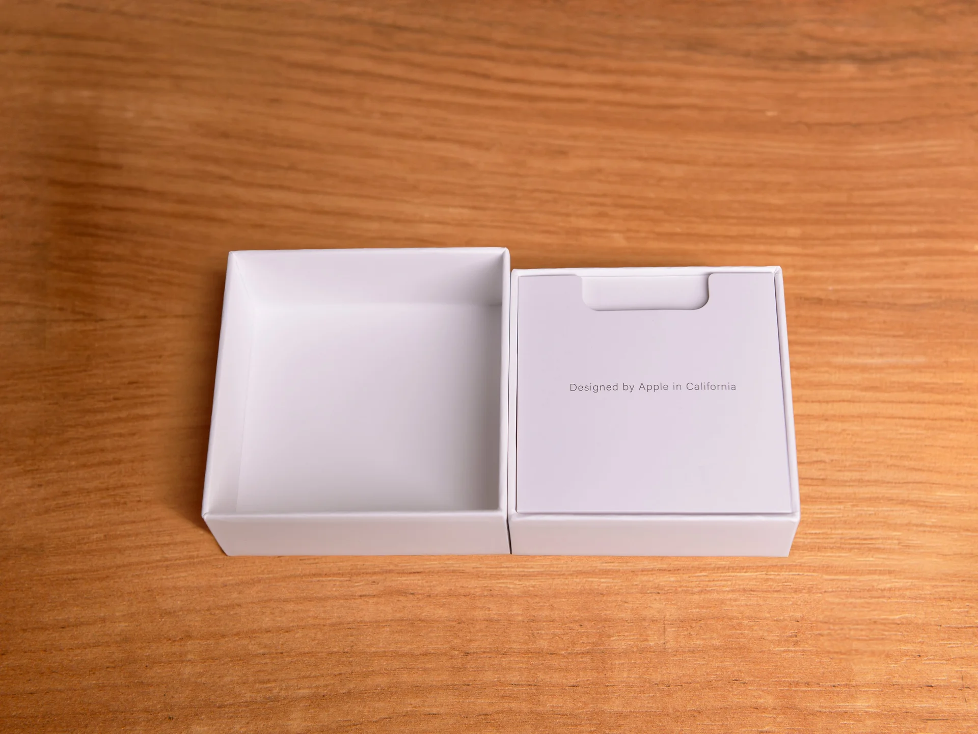 Коробка AirPods 4 - миниатюра 3