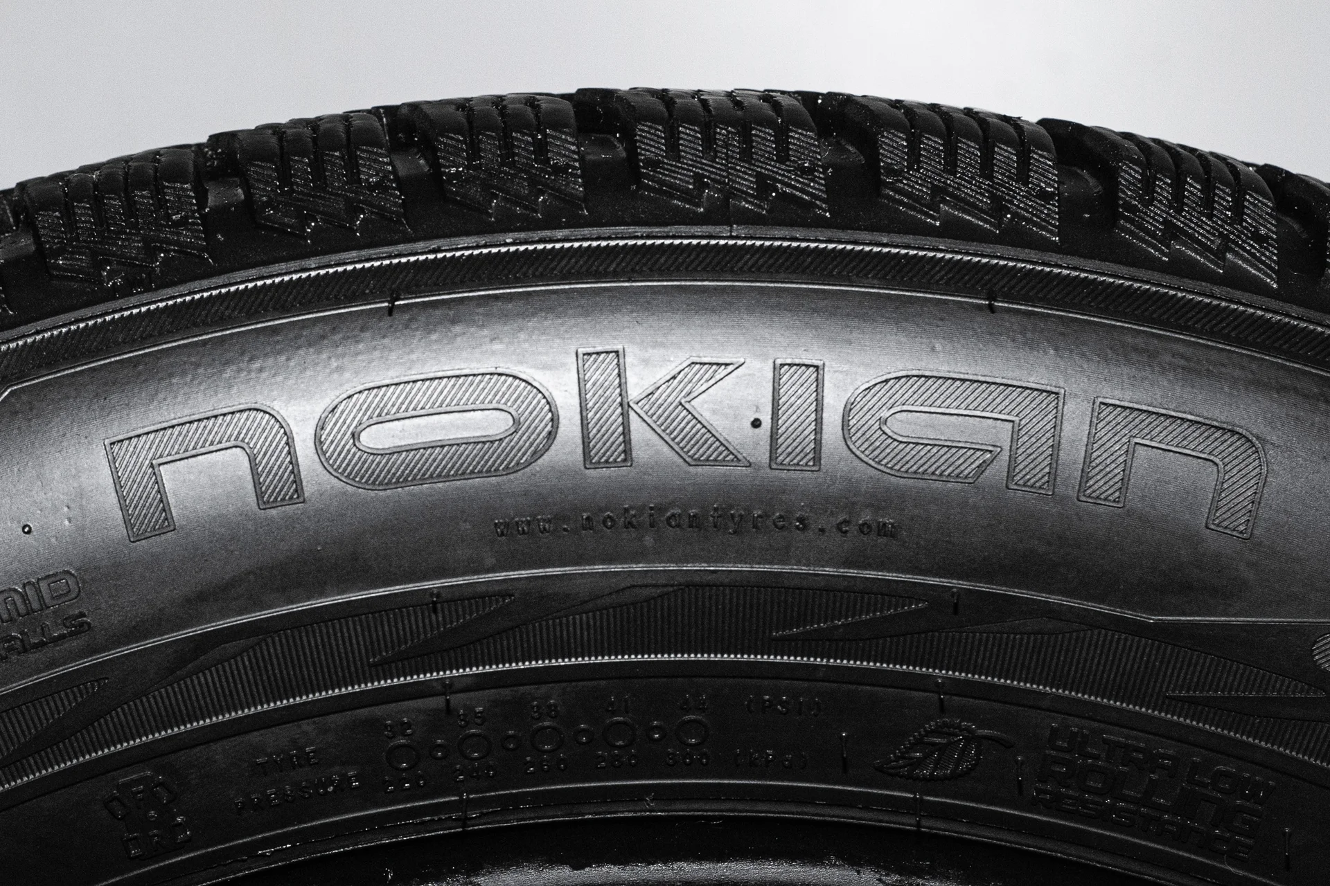 Nokian Hakkapeliitta R2 SUV 255/55 R19 111R XL - миниатюра 10
