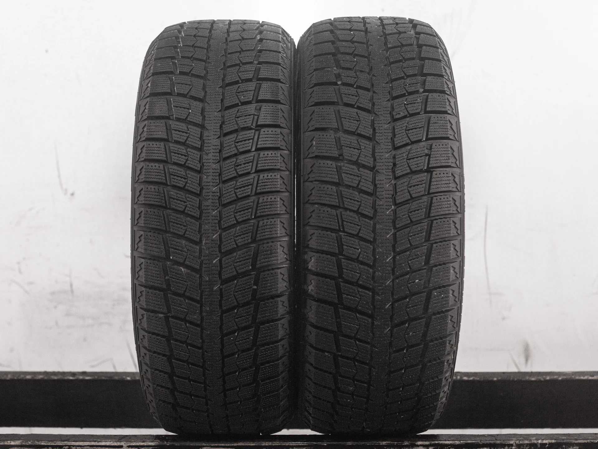 [2] Leao Ice I-15 Winter Defender 205/50 R17 93T