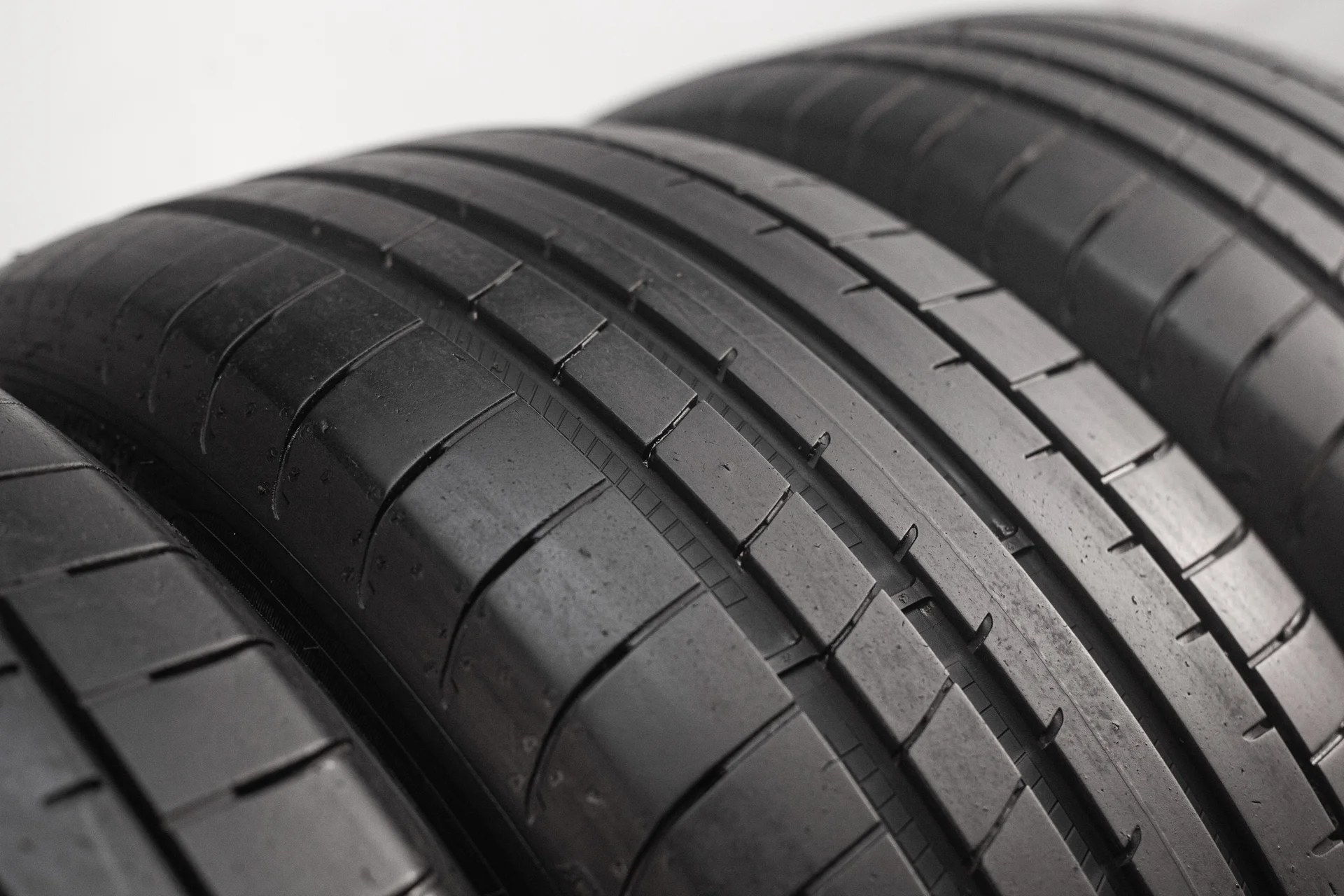 Goodyear Eagle F1 Asymmetric 3 245/45 R20 99V - миниатюра 3