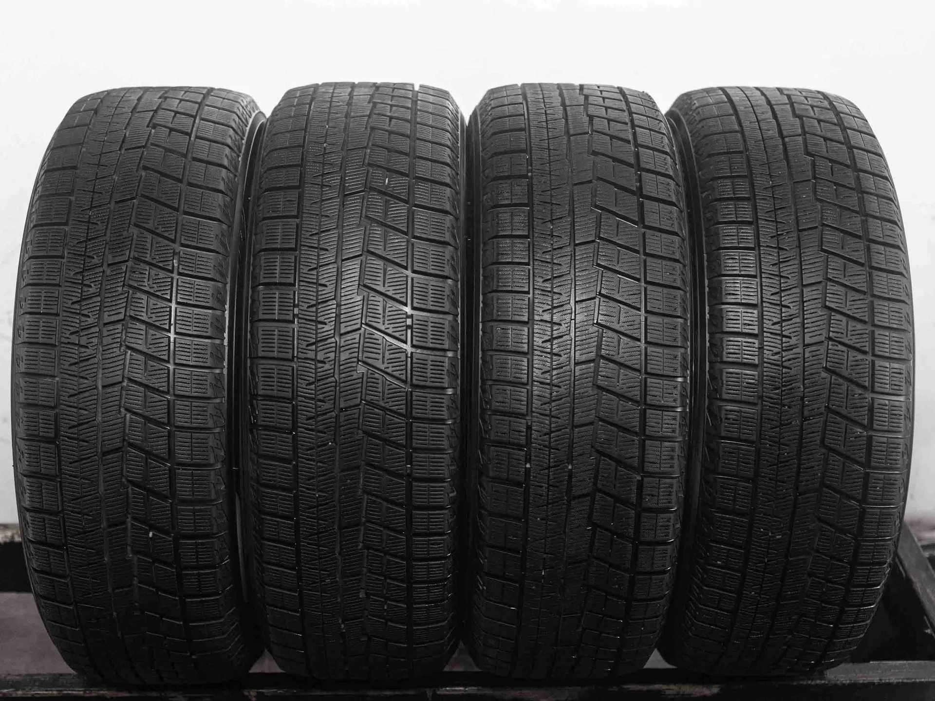Yokohama Ice Guard IG60 215/55 R18 99Q - изображение 1