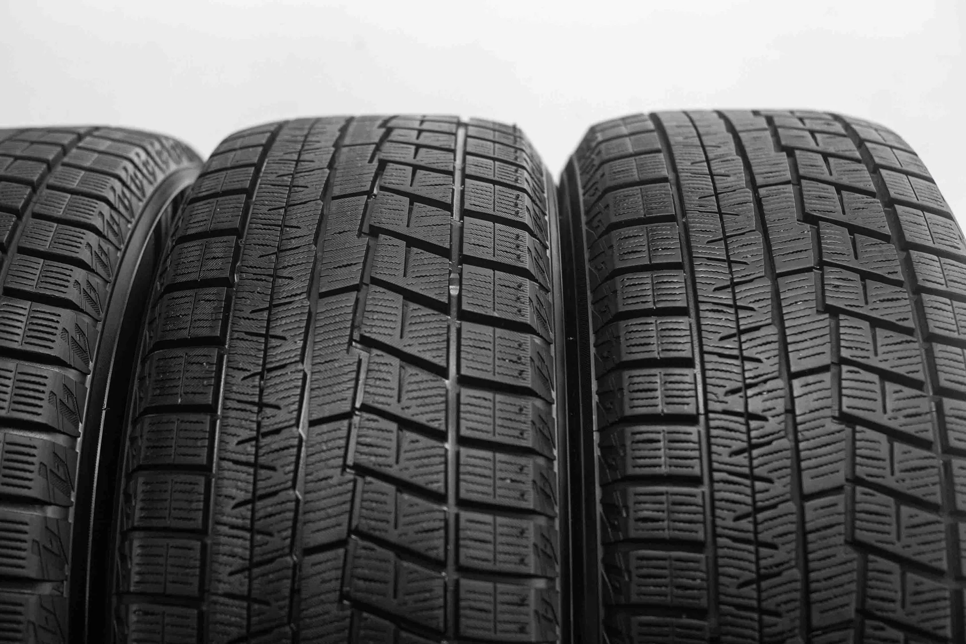 Yokohama Ice Guard IG60 215/55 R18 99Q - миниатюра 4