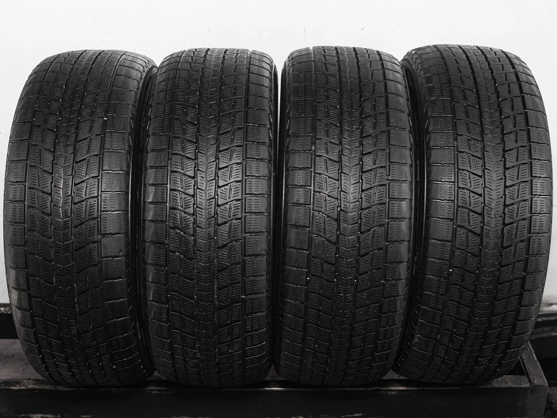Dunlop Winter Maxx SJ8 255/55 R19 111R - изображение 1
