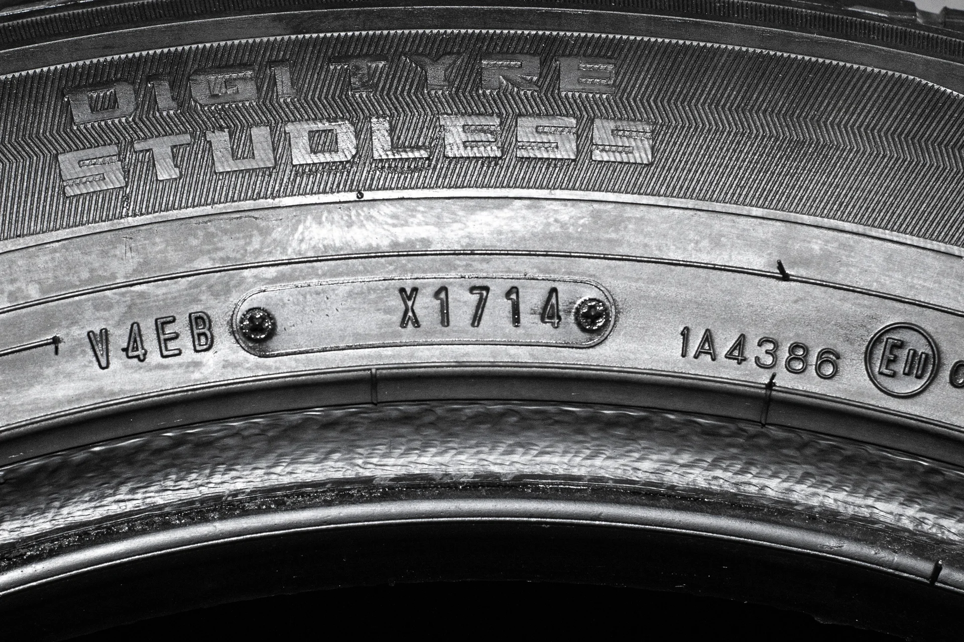 Dunlop Winter Maxx SJ8 255/55 R19 111R - миниатюра 7