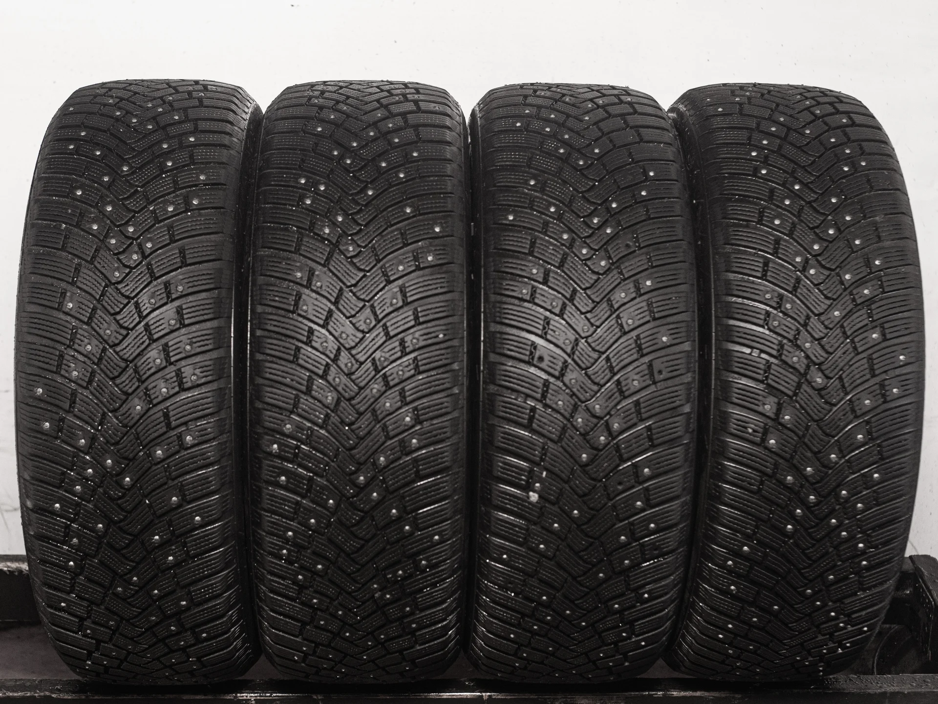 Continental ContiIceContact 3 235/55 R20 105T XL - изображение 1