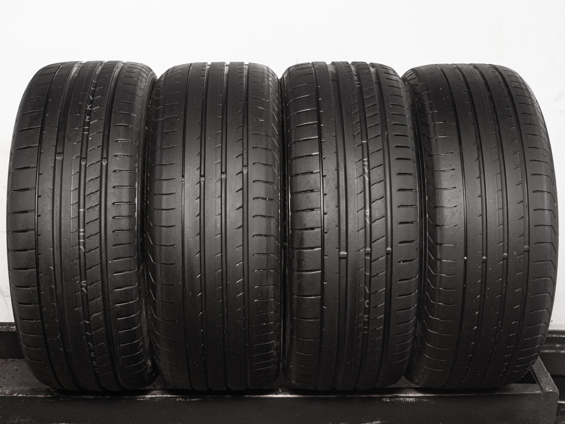 Yokohama Advan Sport V105 265/50 R20 111W 3921 Япония