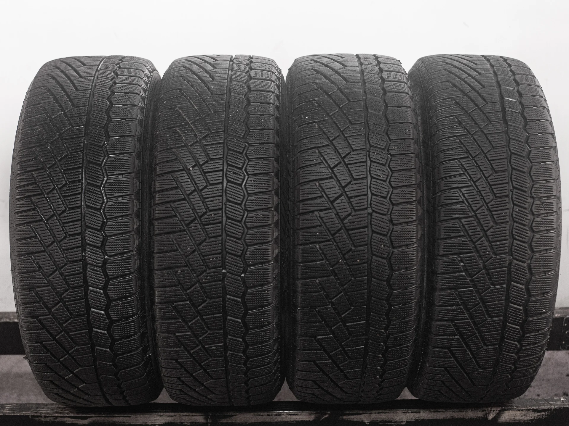 Gislaved Soft Frost 200 215/55 R17 98T - изображение 1