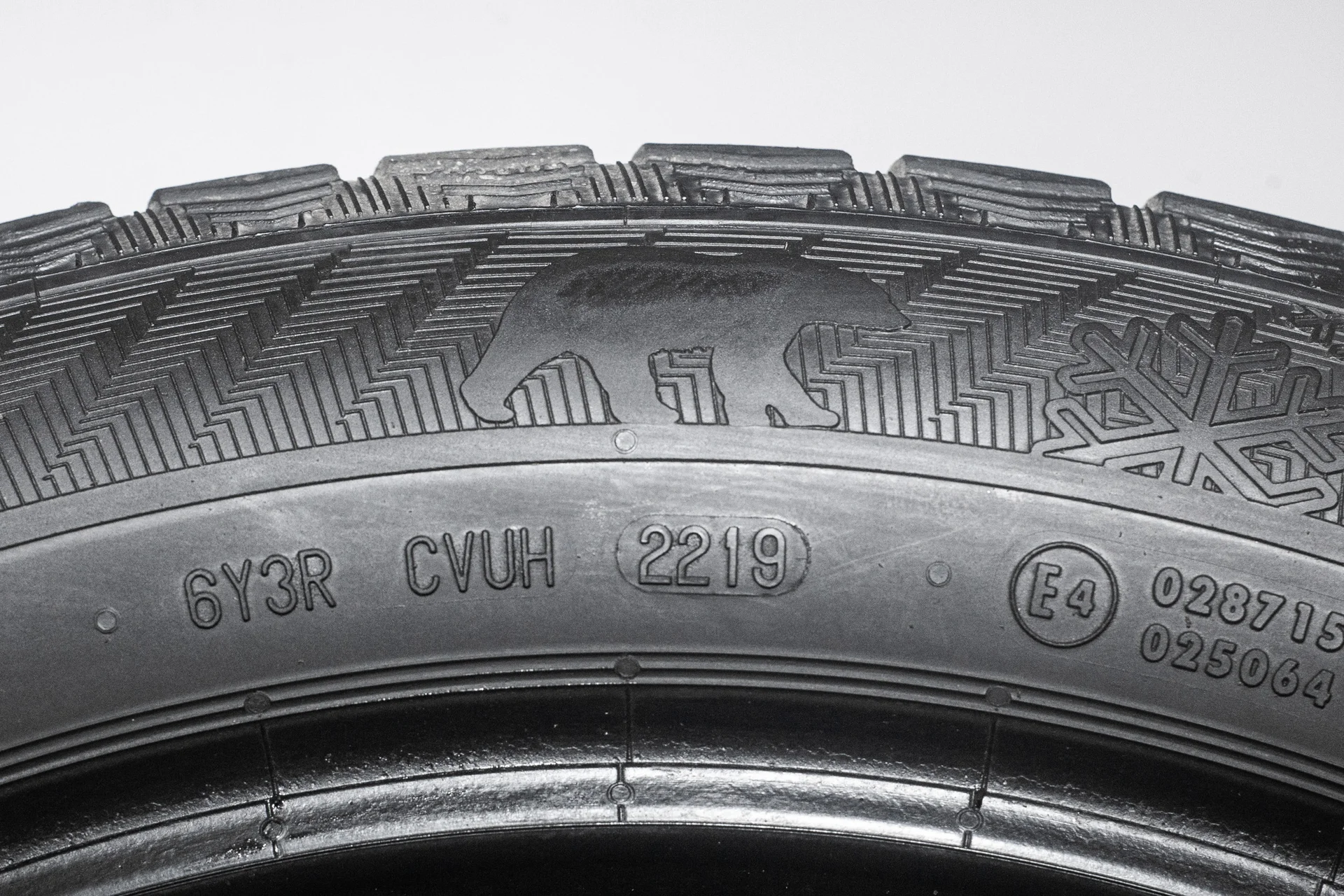 Gislaved Soft Frost 200 215/55 R17 98T - миниатюра 9