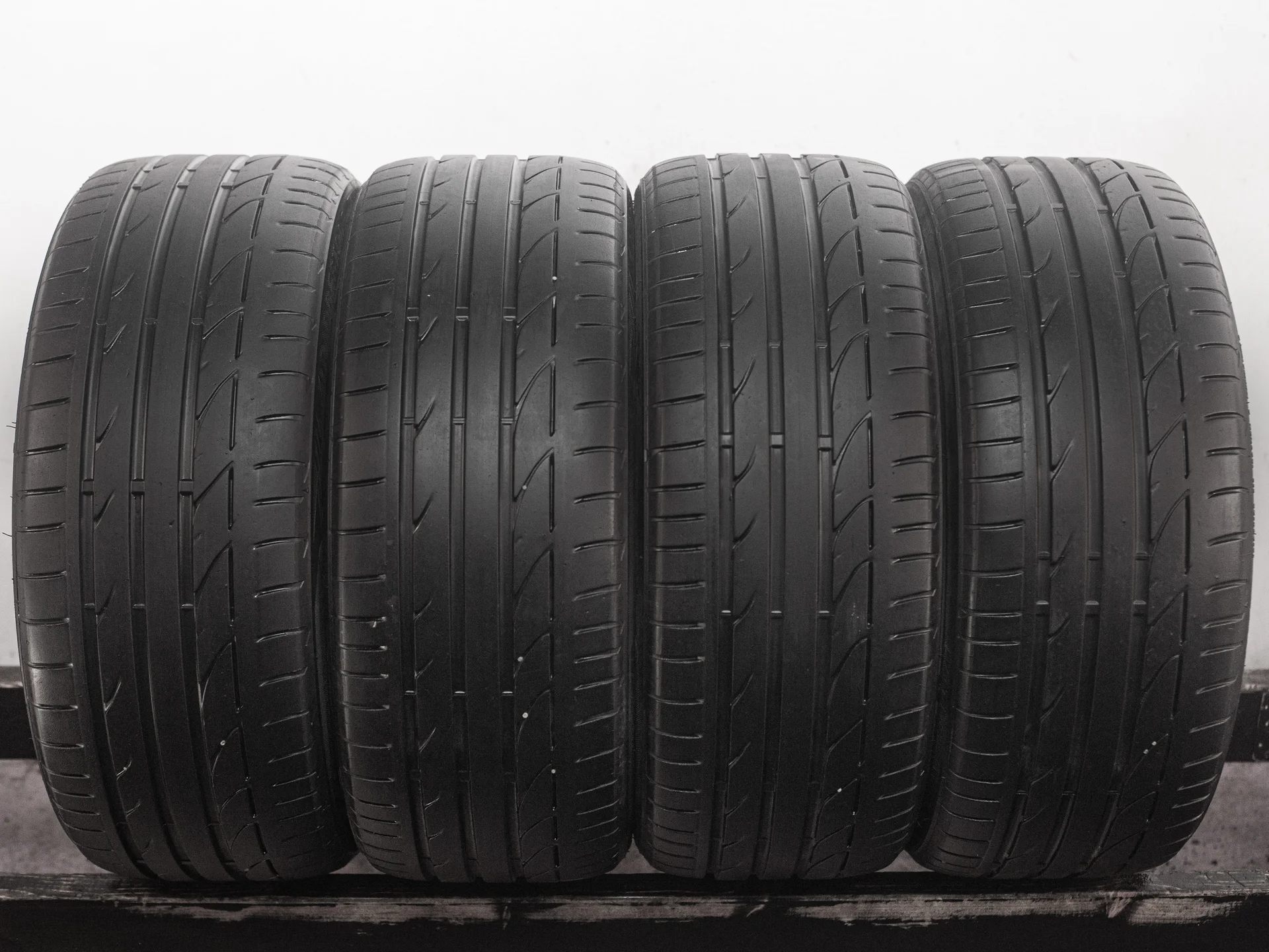 Bridgestone Potenza S001 225/40 R18 92Y RF - изображение 1
