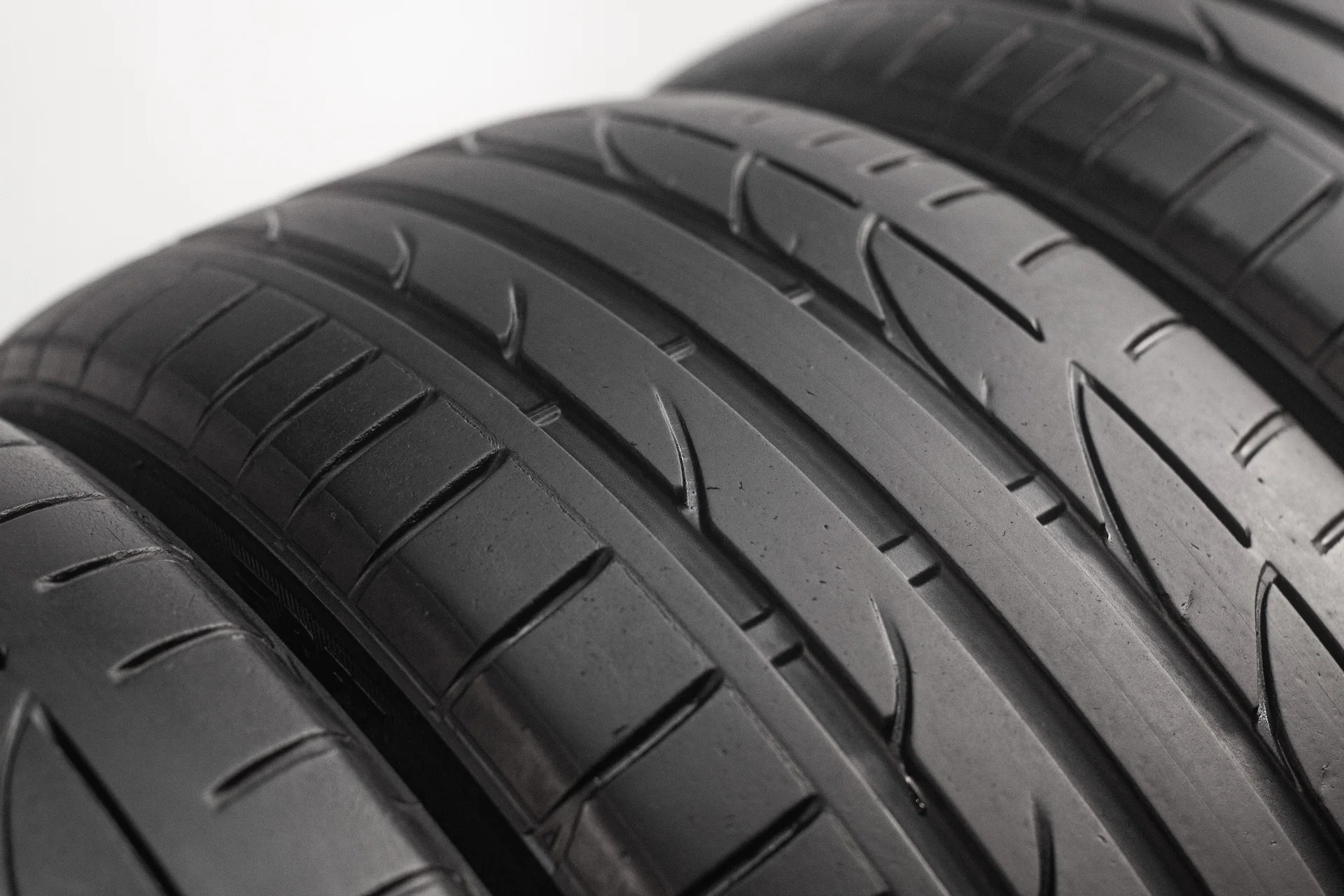 Bridgestone Potenza S001 225/40 R18 92Y RF - миниатюра 3