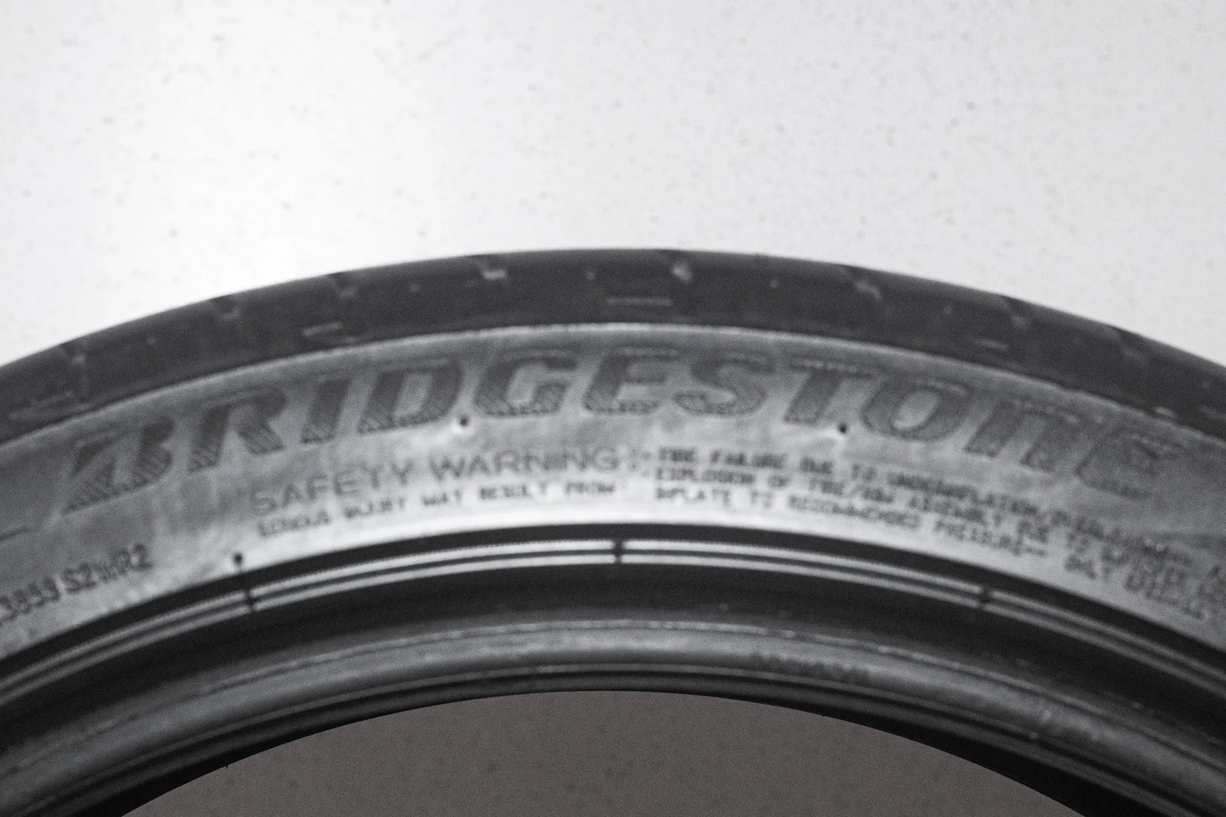 Bridgestone Potenza S001 225/40 R18 92Y RF - миниатюра 6