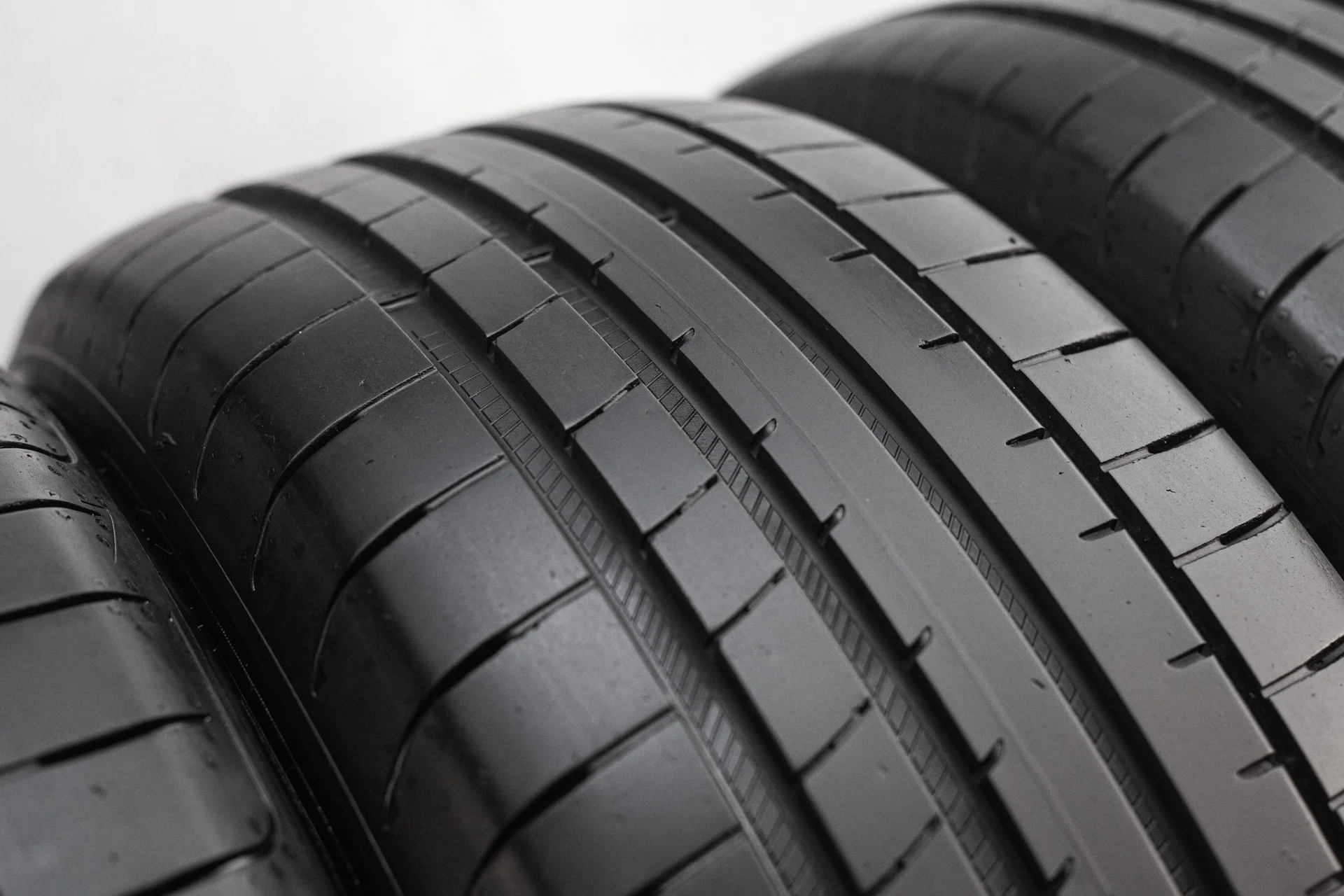 Goodyear Eagle F1 Asymmetric 3 SUV 245/45 R20 99V - миниатюра 3