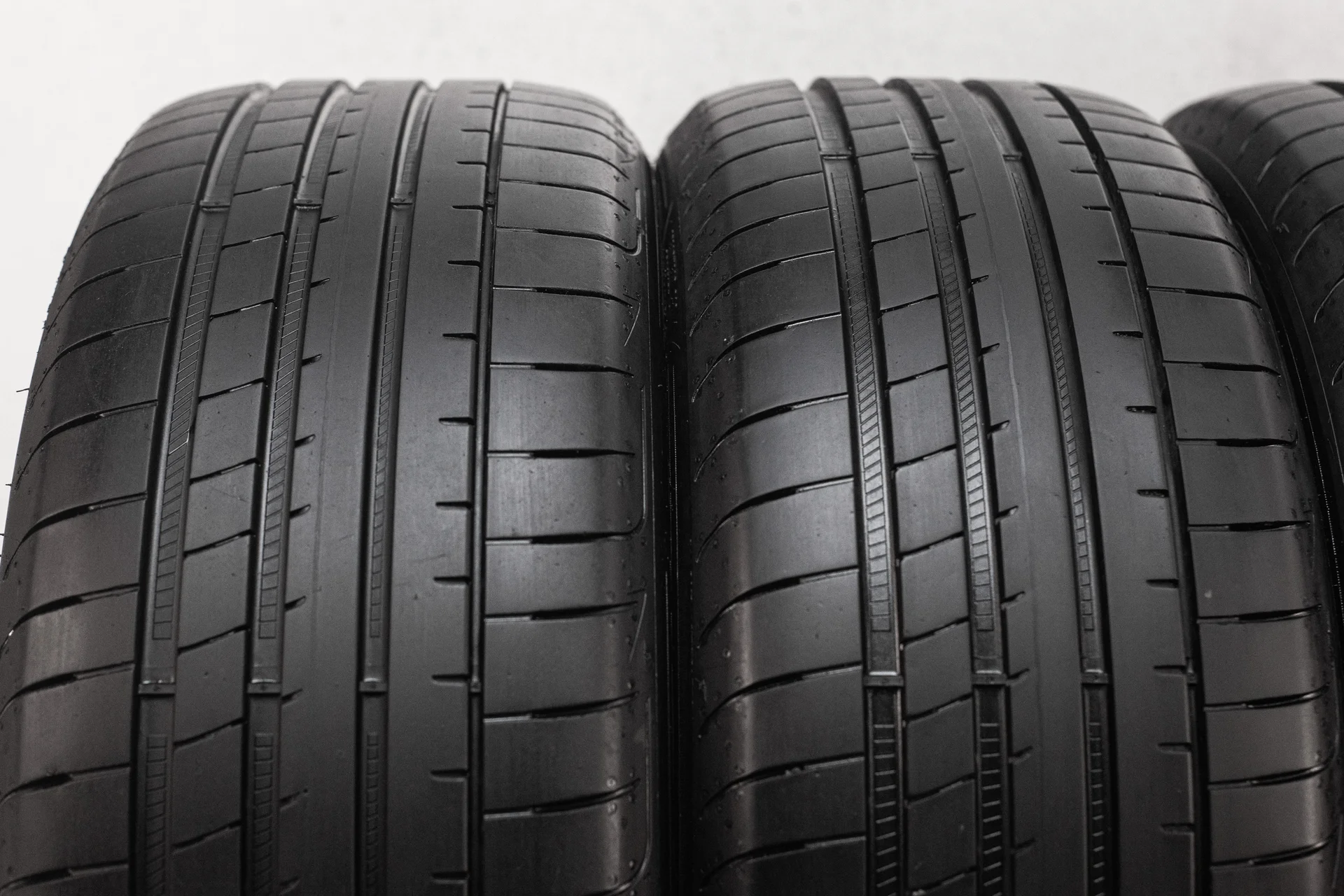 Goodyear Eagle F1 Asymmetric 3 SUV 245/45 R20 99V - миниатюра 5