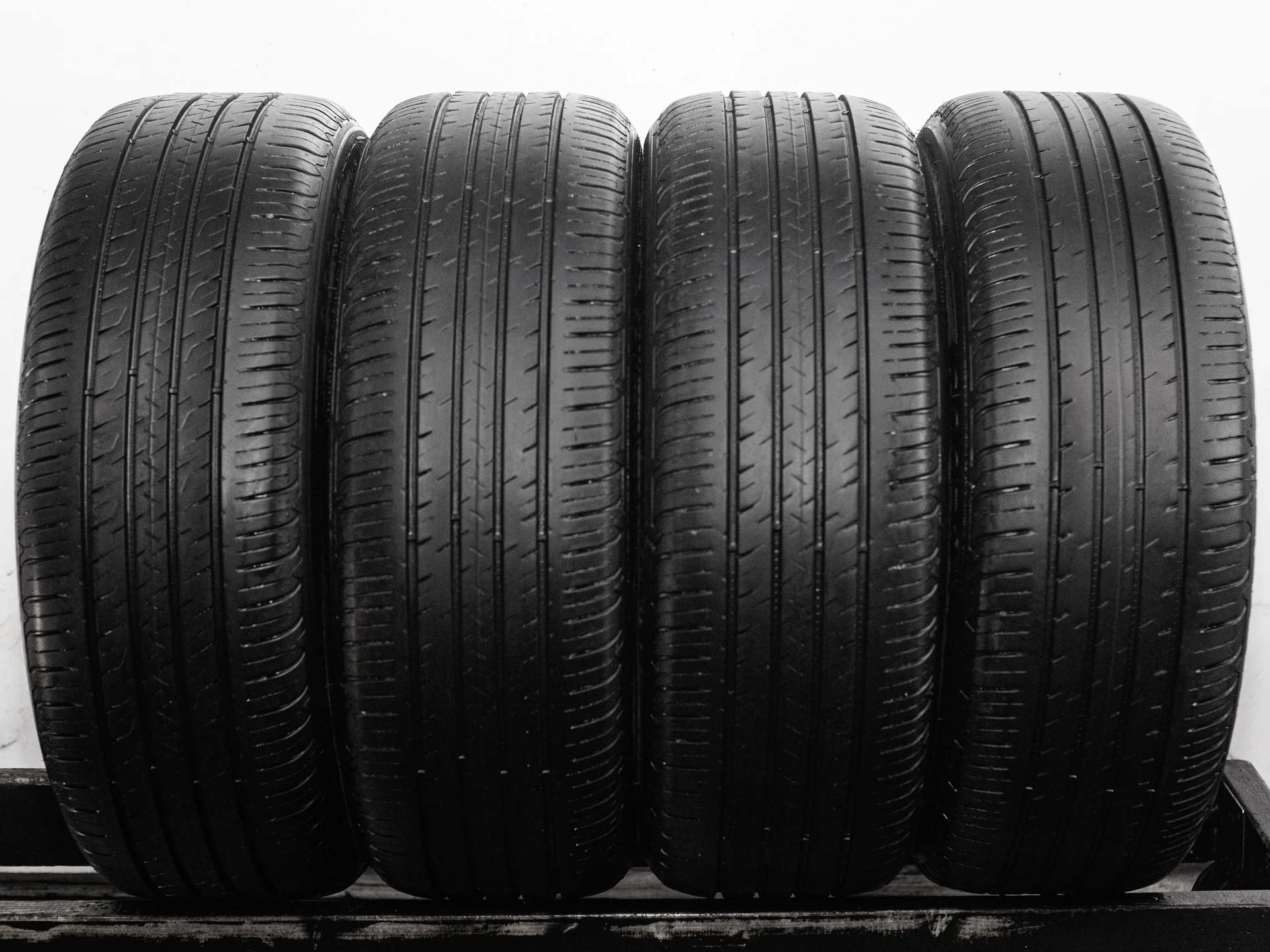 Goodyear EfficientGrip Performance SUV 225/55 R19 99V - изображение 1