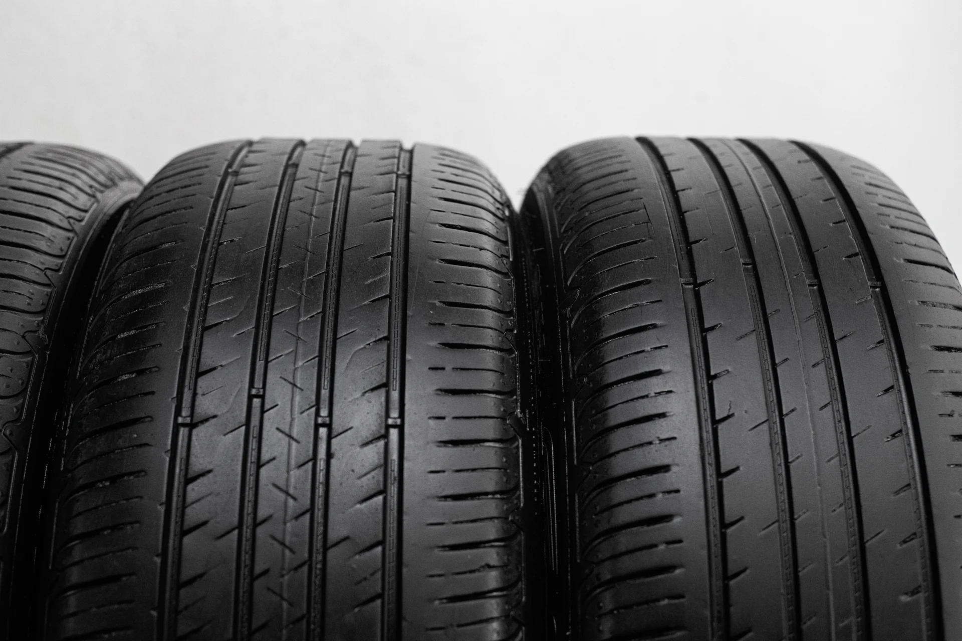 Goodyear EfficientGrip Performance SUV 225/55 R19 99V - миниатюра 4