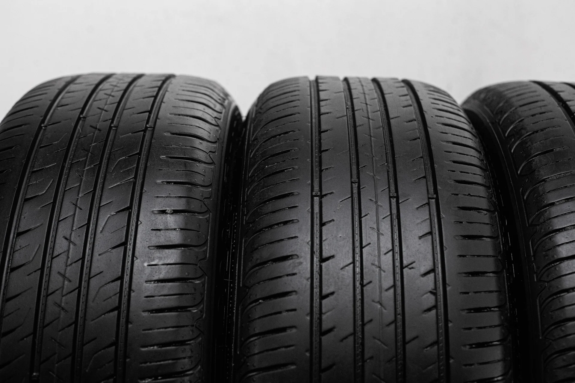 Goodyear EfficientGrip Performance SUV 225/55 R19 99V - миниатюра 5