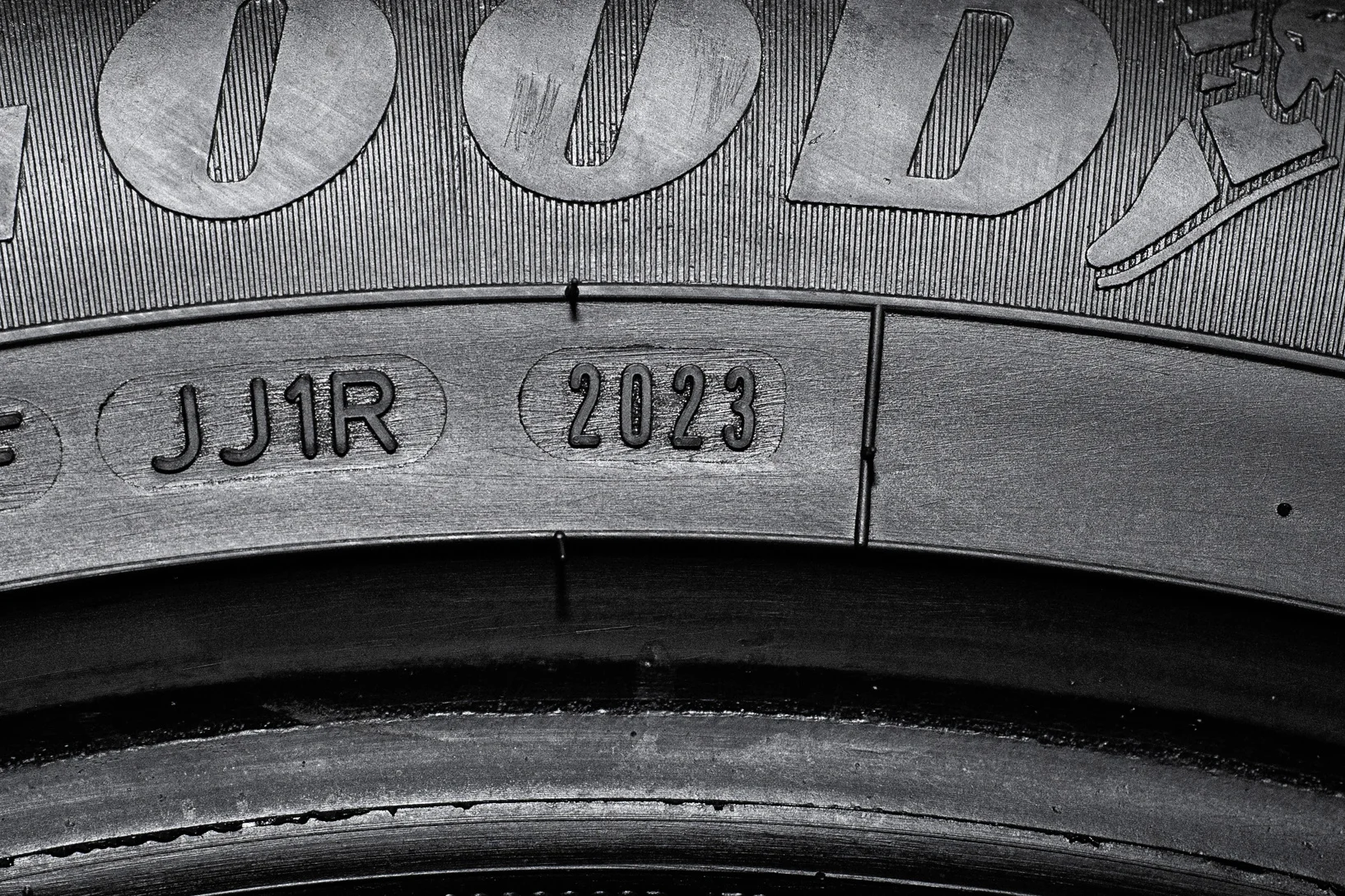 Goodyear EfficientGrip Performance SUV 225/55 R19 99V - миниатюра 6