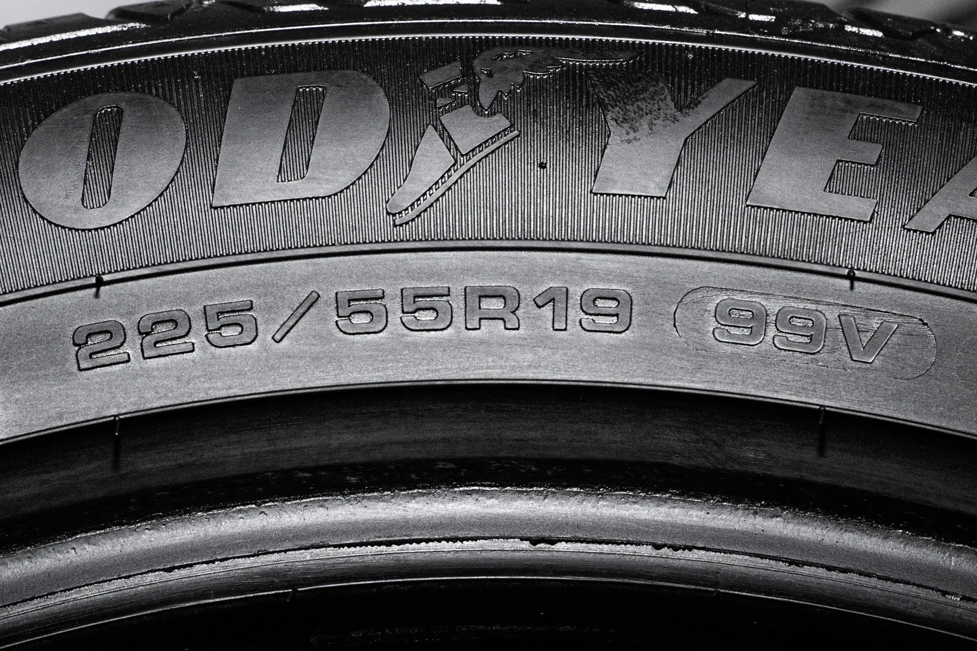 Goodyear EfficientGrip Performance SUV 225/55 R19 99V - миниатюра 7
