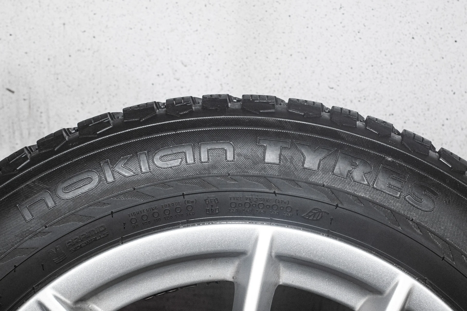 Nokian Hakkapeliitta 9 SUV 225/60 R18 104T - миниатюра 6