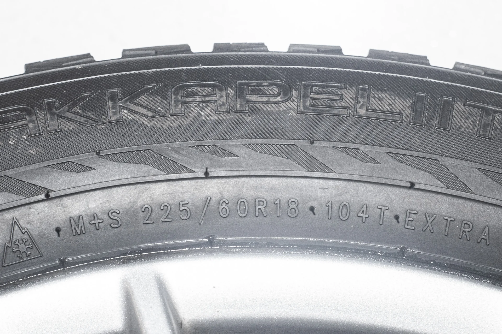Nokian Hakkapeliitta 9 SUV 225/60 R18 104T - миниатюра 8