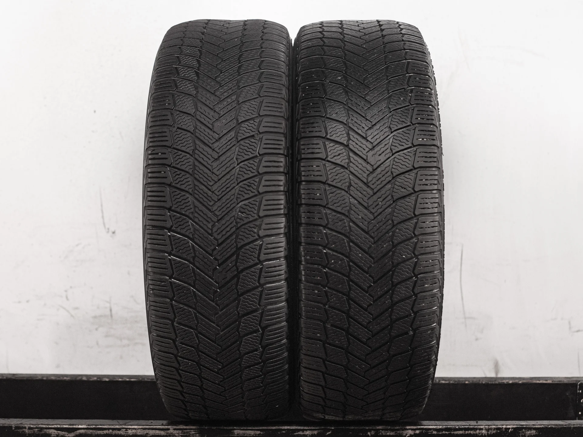 [2] Michelin X-Ice Snow SUV 235/55 R20 102H