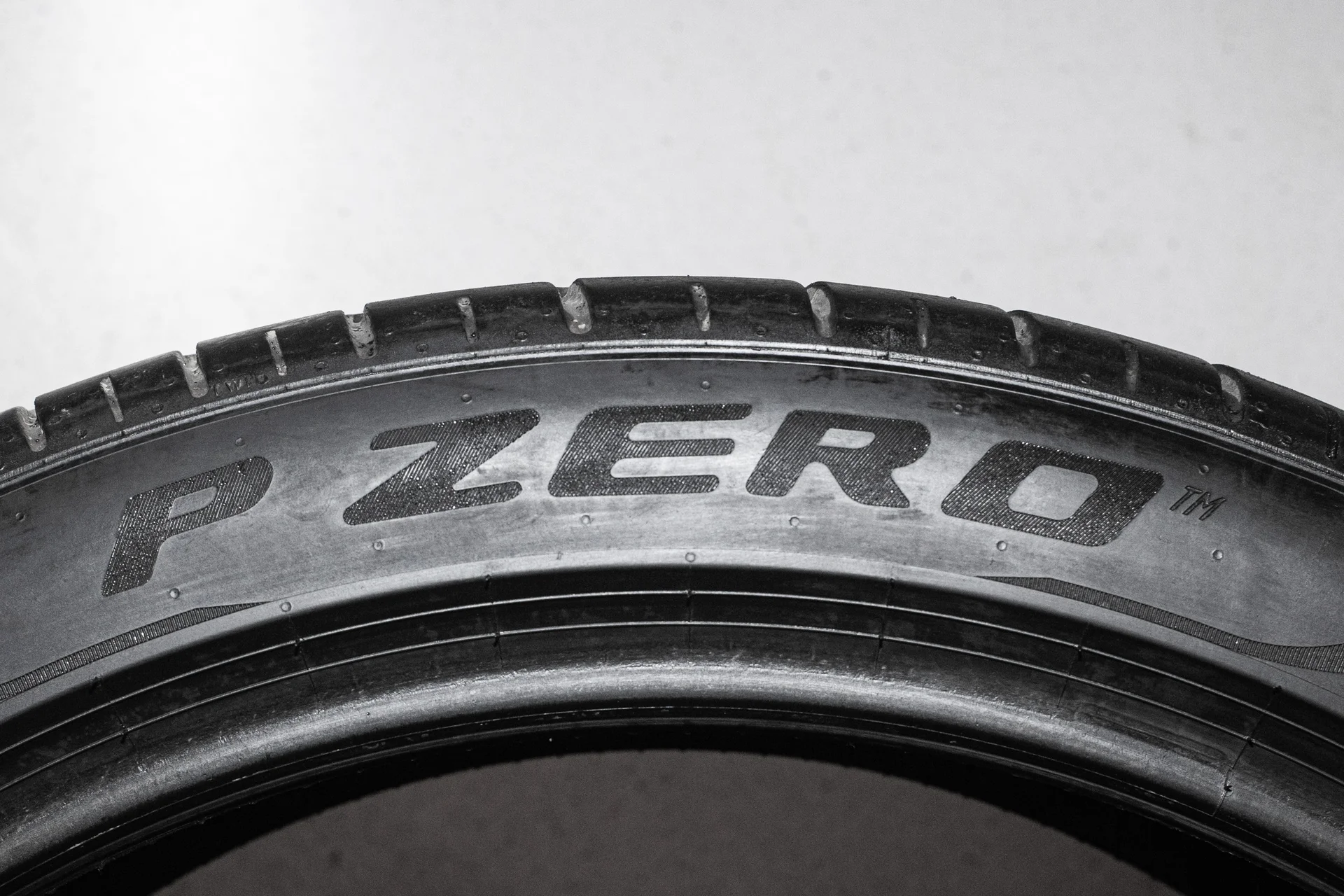 Pirelli PZero 265/40 R22 106V XL NCS ELT - миниатюра 7