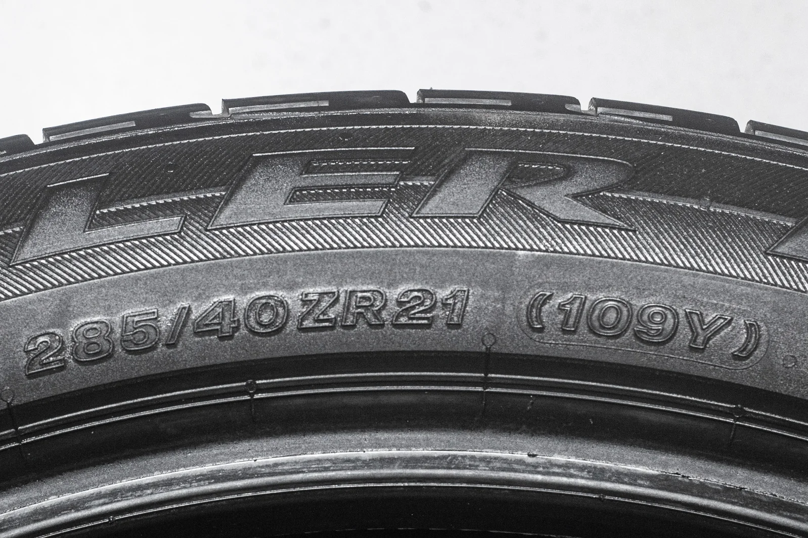 Bridgestone Dueler H/P Sport 285/40 R21 109Y + 315/35 R21 111Y - миниатюра 10