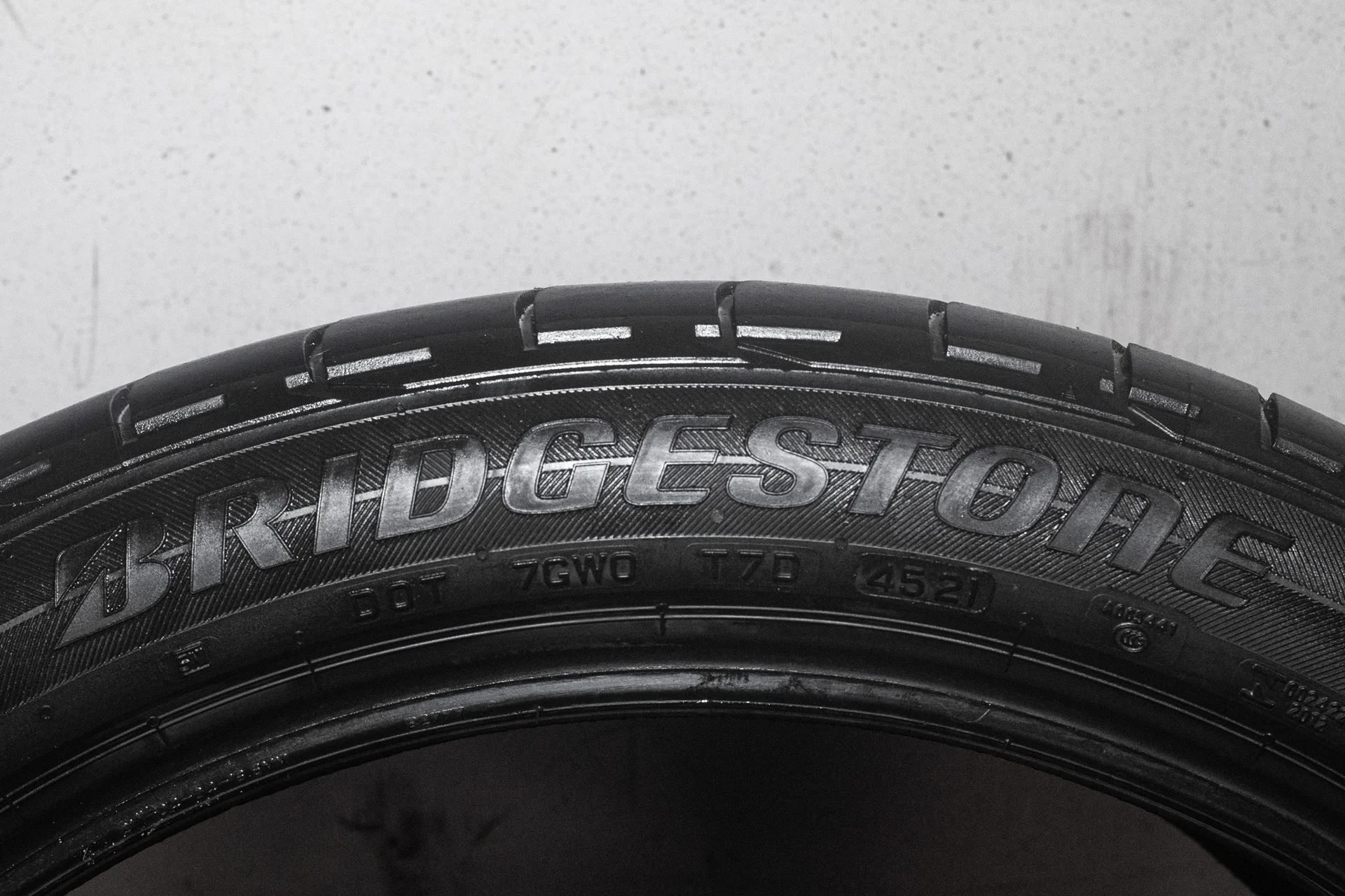 Bridgestone Dueler H/P Sport 285/40 R21 109Y + 315/35 R21 111Y - миниатюра 7