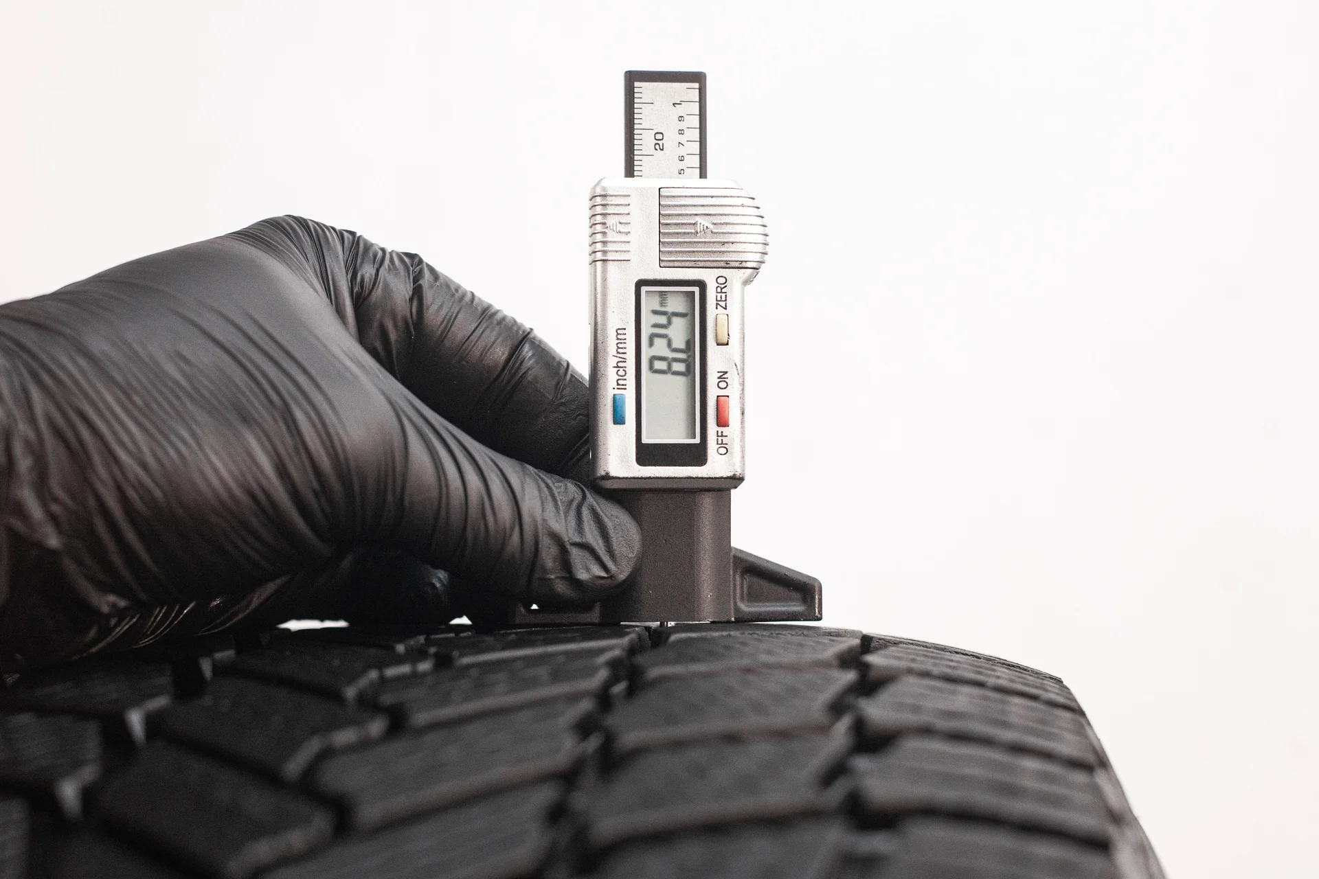 Michelin X-Ice Snow SUV 235/50 R20 104T - миниатюра 2