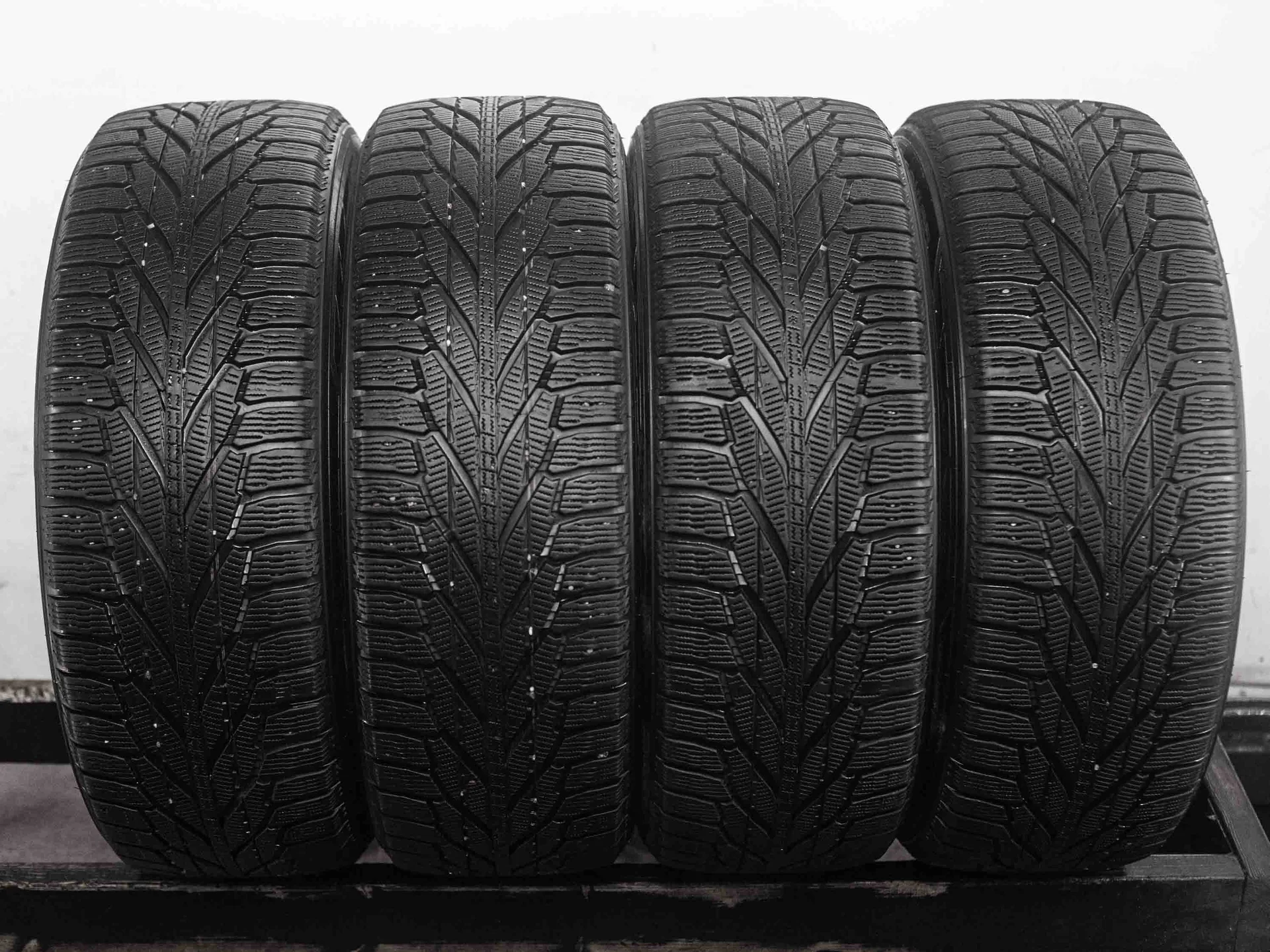Nokian Hakkapeliitta R2 SUV 235/60 R18 107R XL - изображение 1