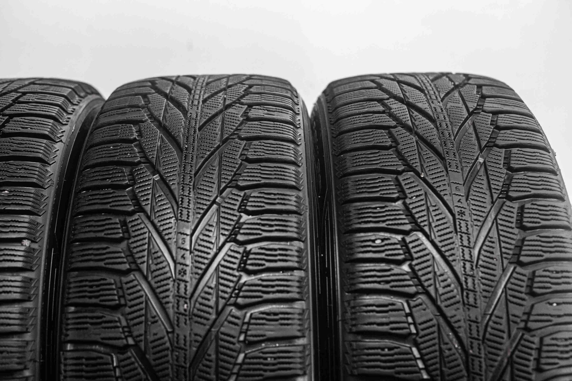 Nokian Hakkapeliitta R2 SUV 235/60 R18 107R XL - миниатюра 4