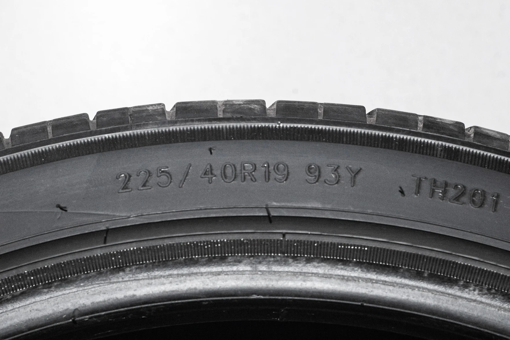 Triangle TH201 Sportex 225/40 R19 + 245/35 R19 93Y - миниатюра 9