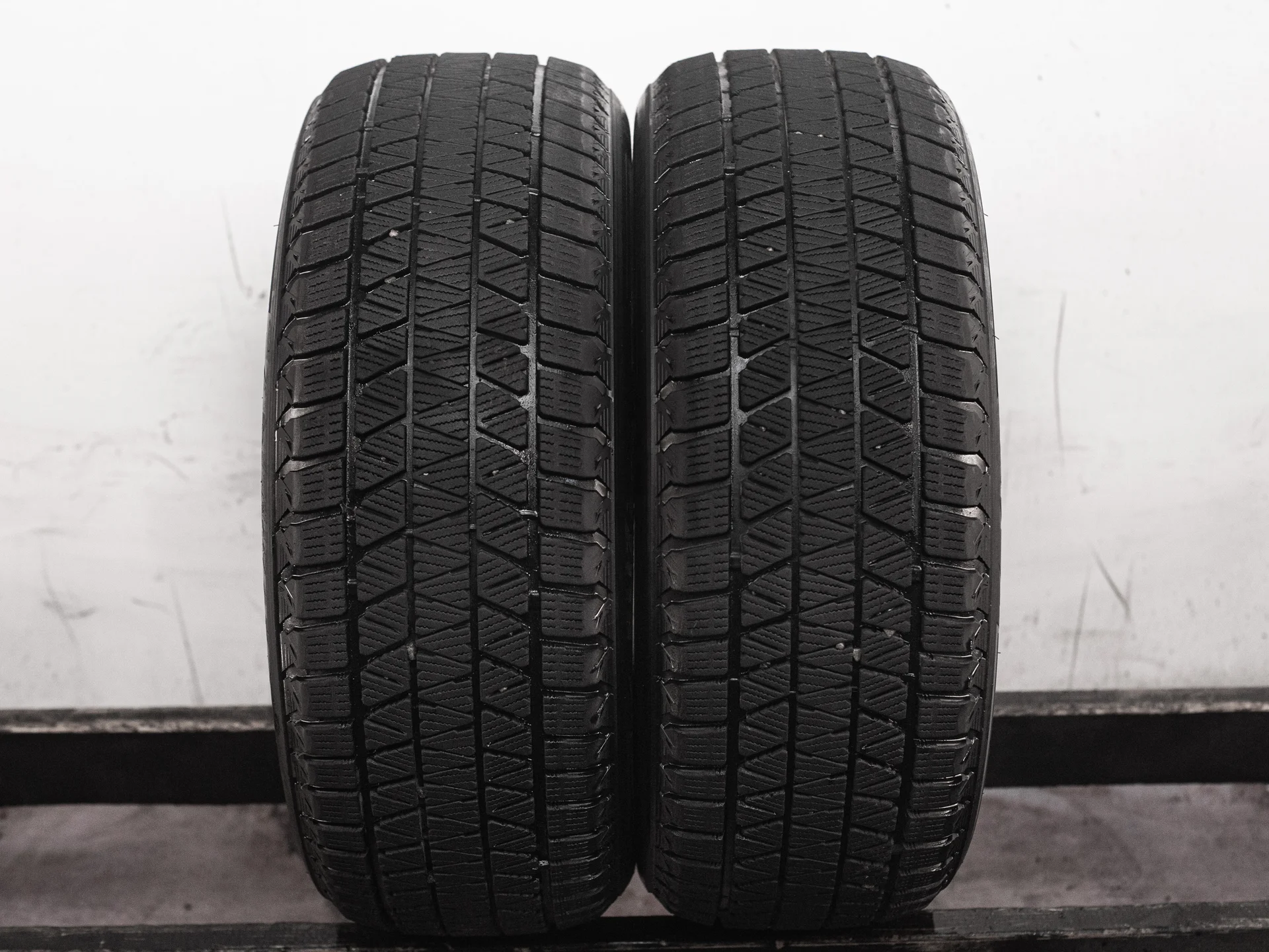 [2 шт.] Bridgestone Blizzak DM-V3 235/55 R18 100T