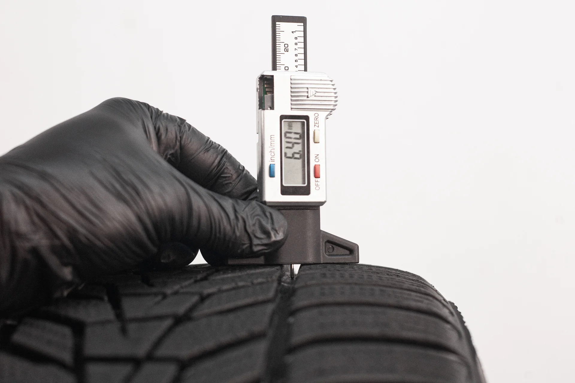 Hankook W330 i cept Evo3 245/40 R20 99W - миниатюра 2