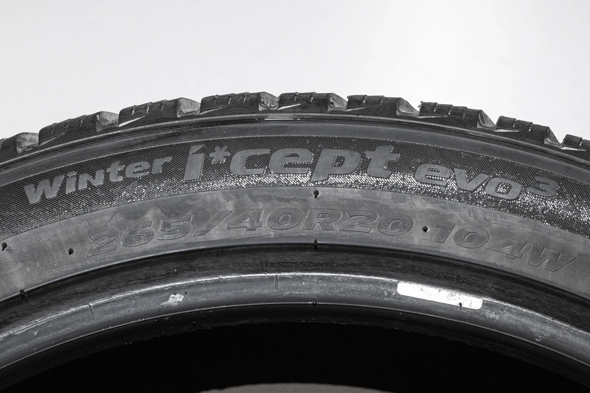 Hankook W330 i cept Evo3 245/40 R20 99W - миниатюра 6