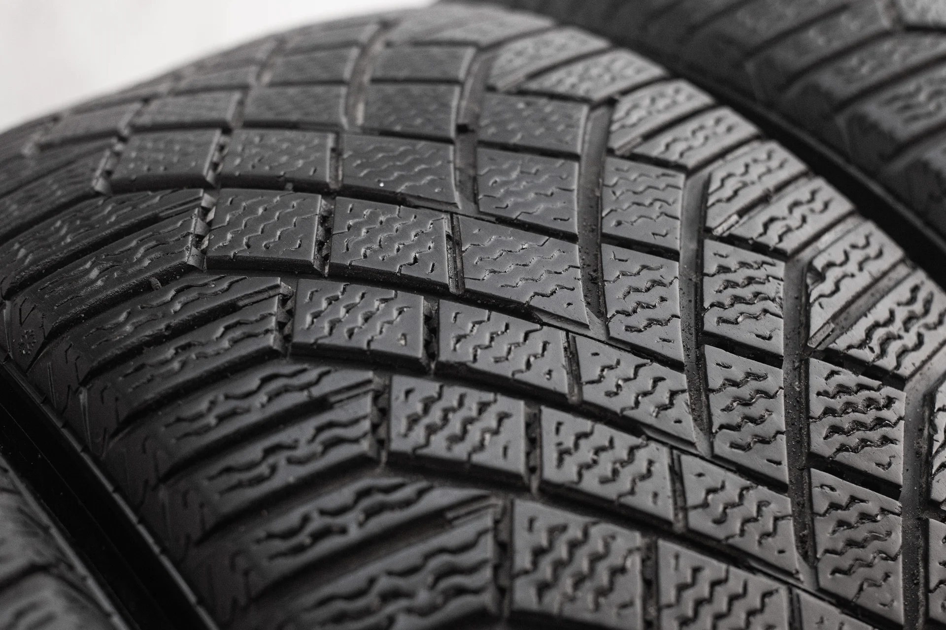 Continental ContiVikingContact 7 245/45 R19 102T - миниатюра 3