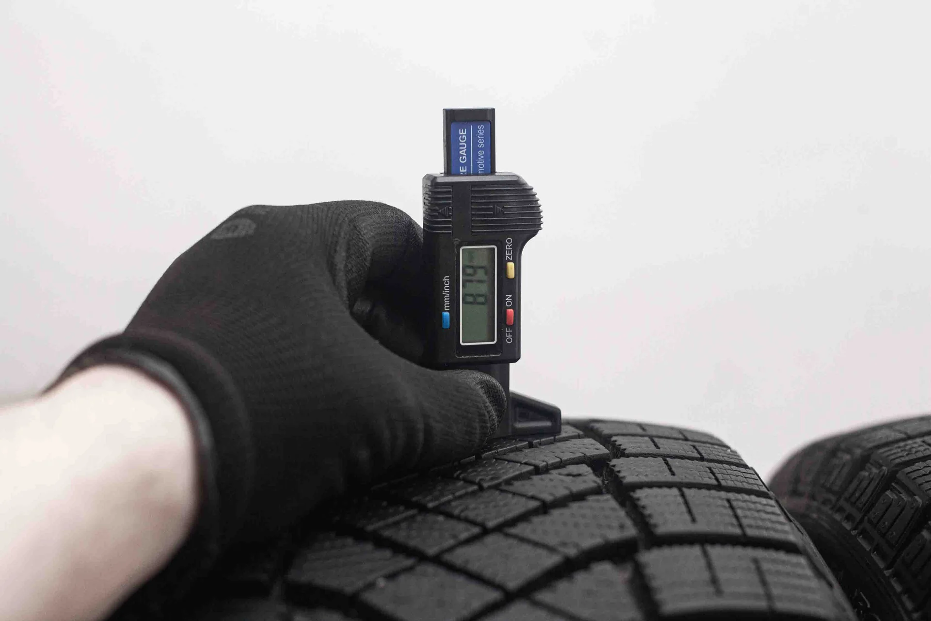 Pirelli Ice Zero FR 215/55 R18 99H XL - миниатюра 2