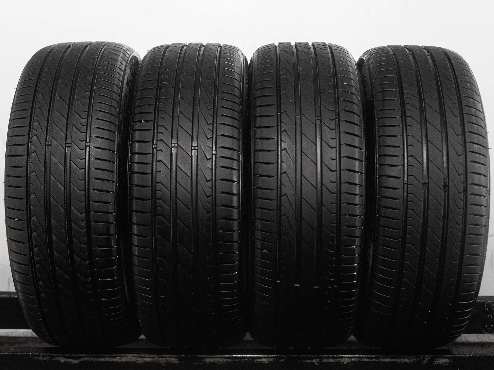 Sentury Qirin 990 225/55 R18 98V - изображение 1