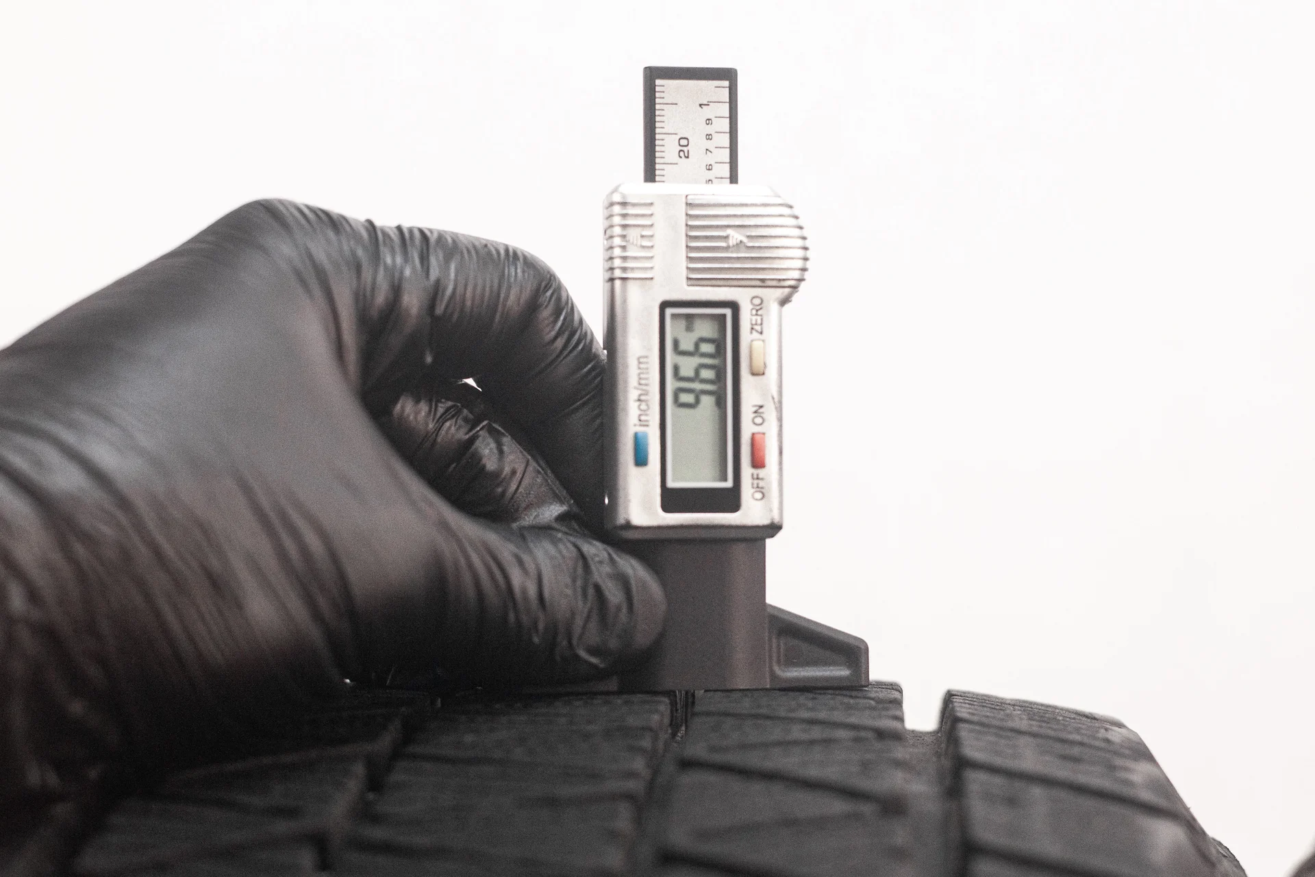 Bridgestone Blizzak DM V3 235/65 R18 106S - миниатюра 2