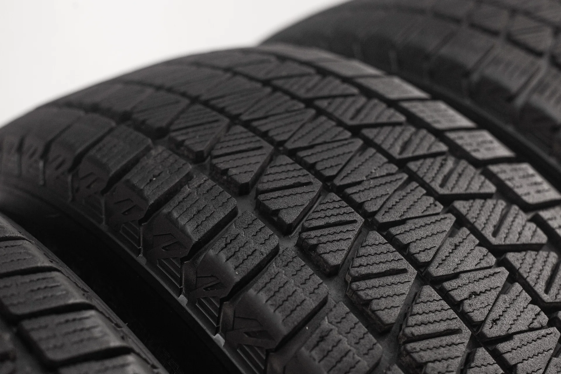 Bridgestone Blizzak DM V3 235/65 R18 106S - миниатюра 3