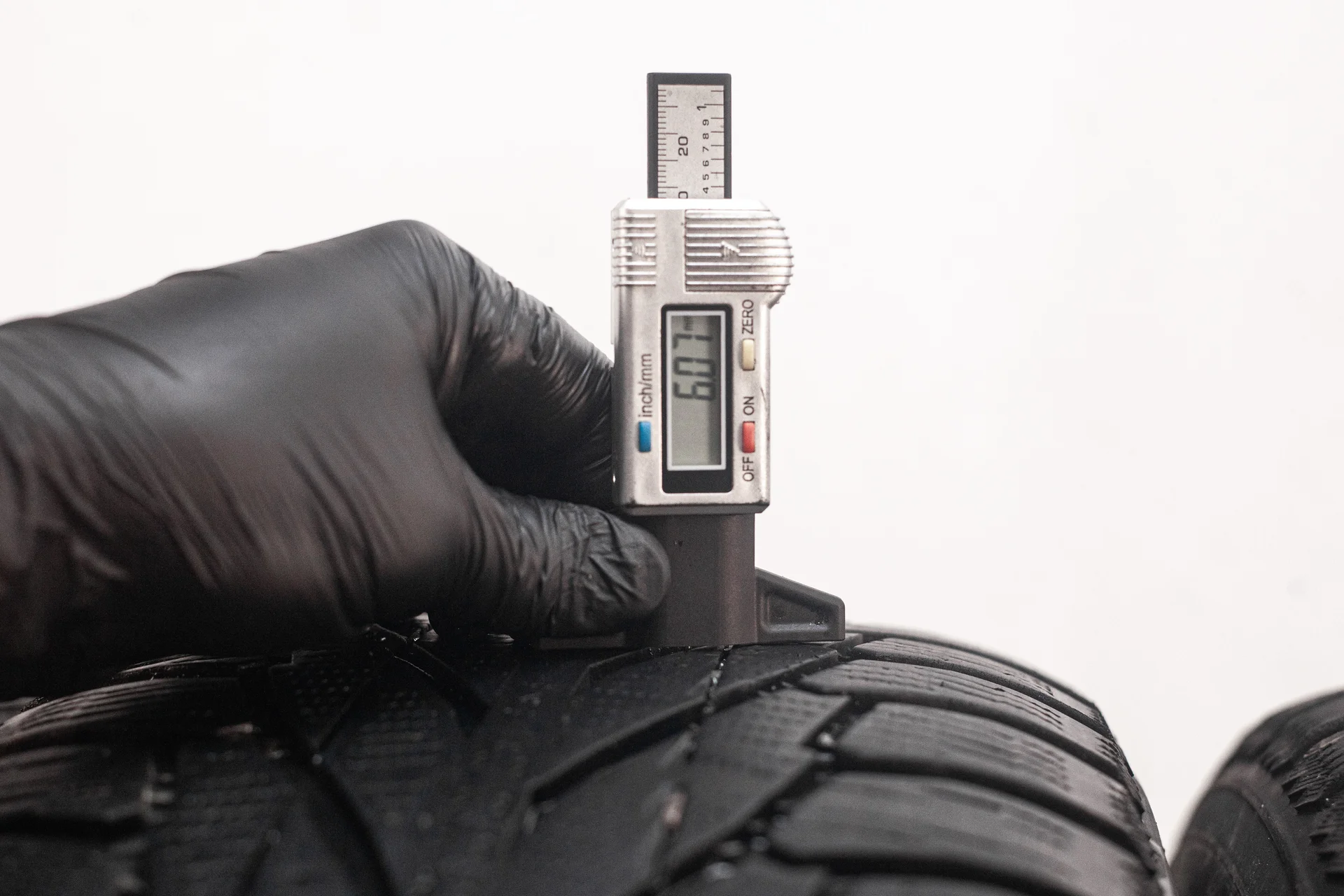 Nokian Hakkapeliitta R2 SUV 245/65 R17 111R XL - миниатюра 2