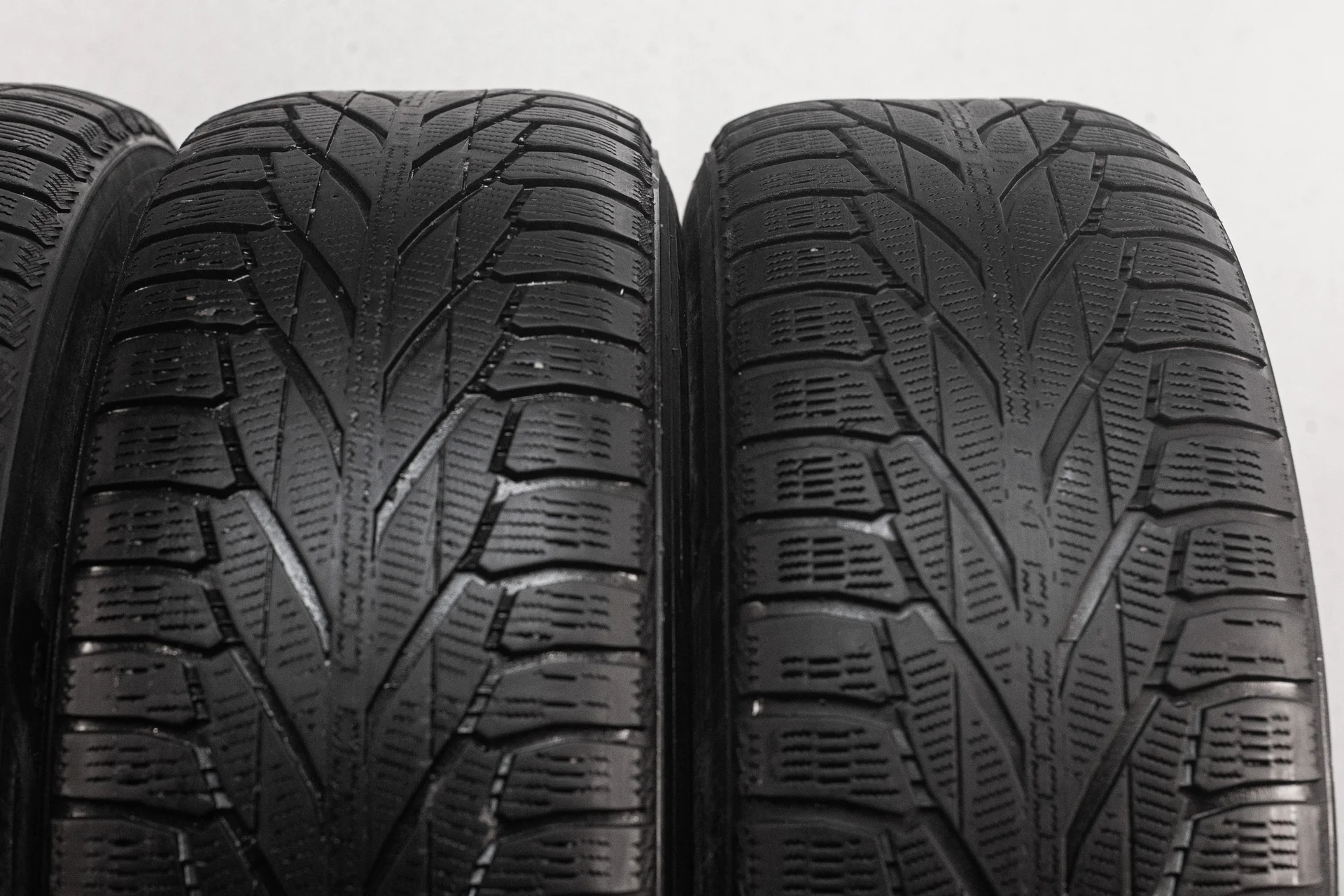Nokian Hakkapeliitta R2 SUV 245/65 R17 111R XL - миниатюра 4