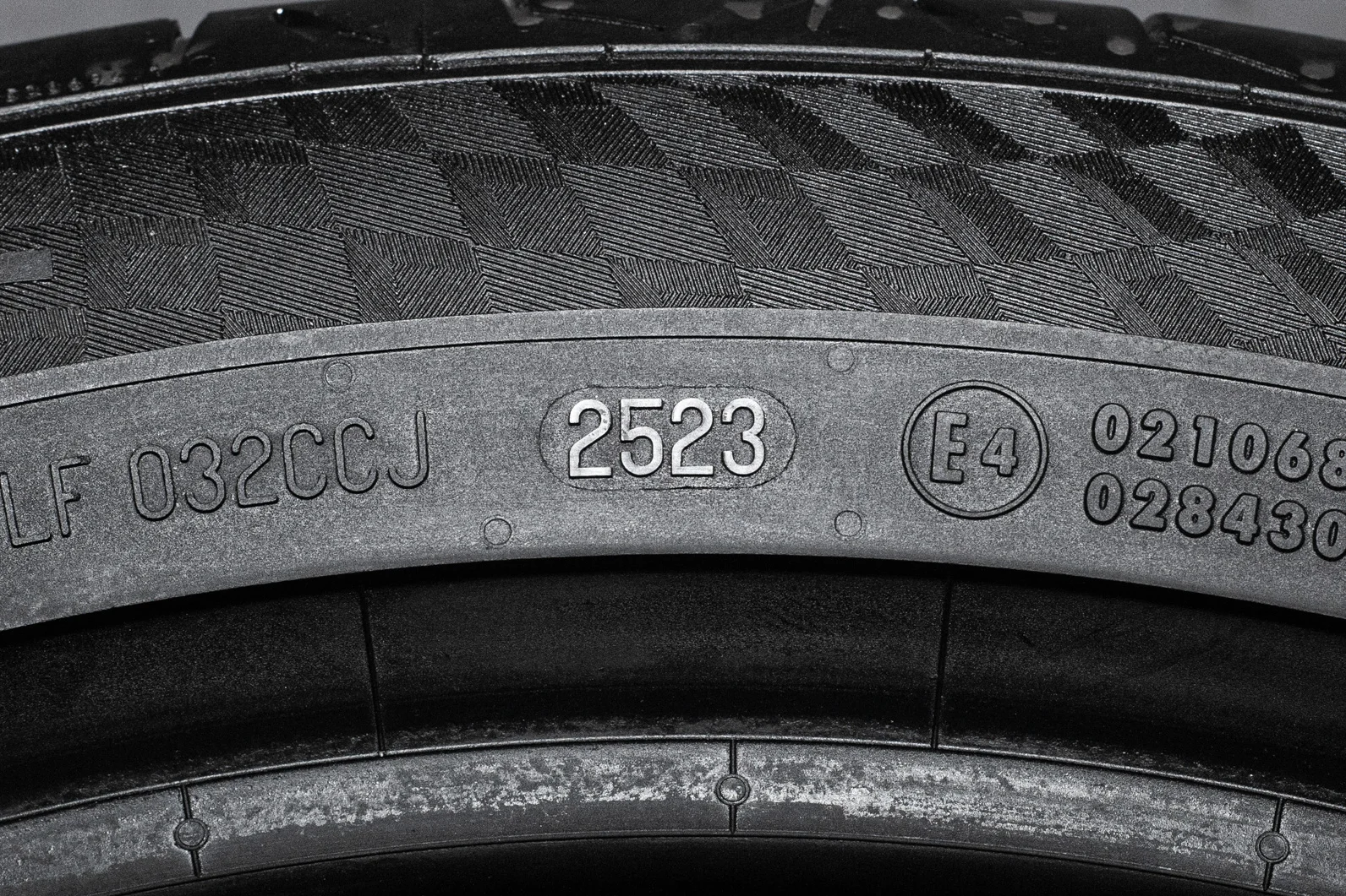 Continental MaxContact MC6 245/45 R20 103V XL - миниатюра 7