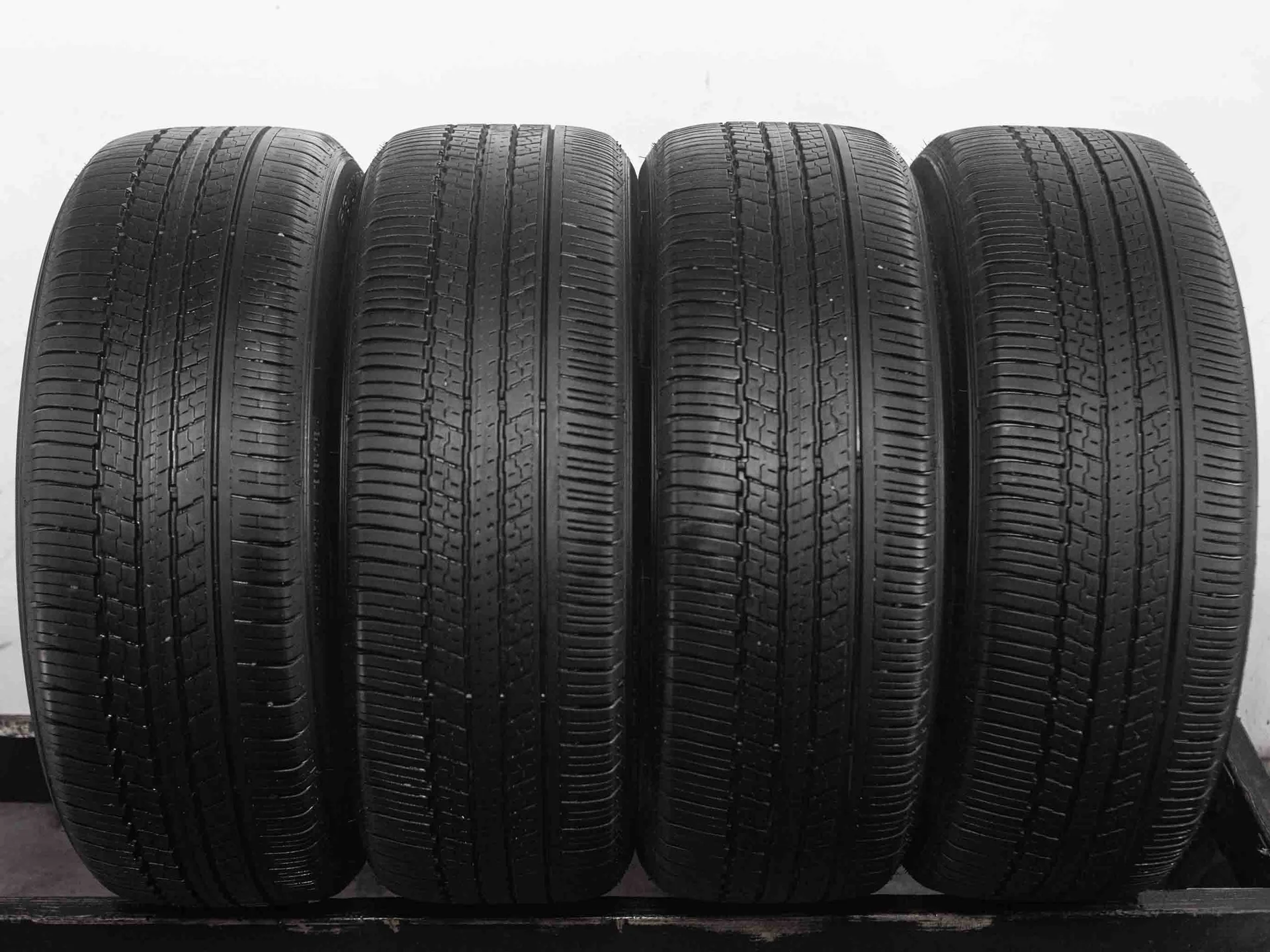 Dunlop Grandtrek ST30 225/55 R19 99H - изображение 1
