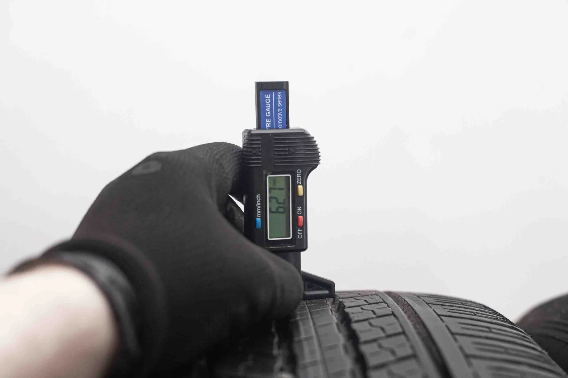 Dunlop Grandtrek ST30 225/55 R19 99H - миниатюра 2