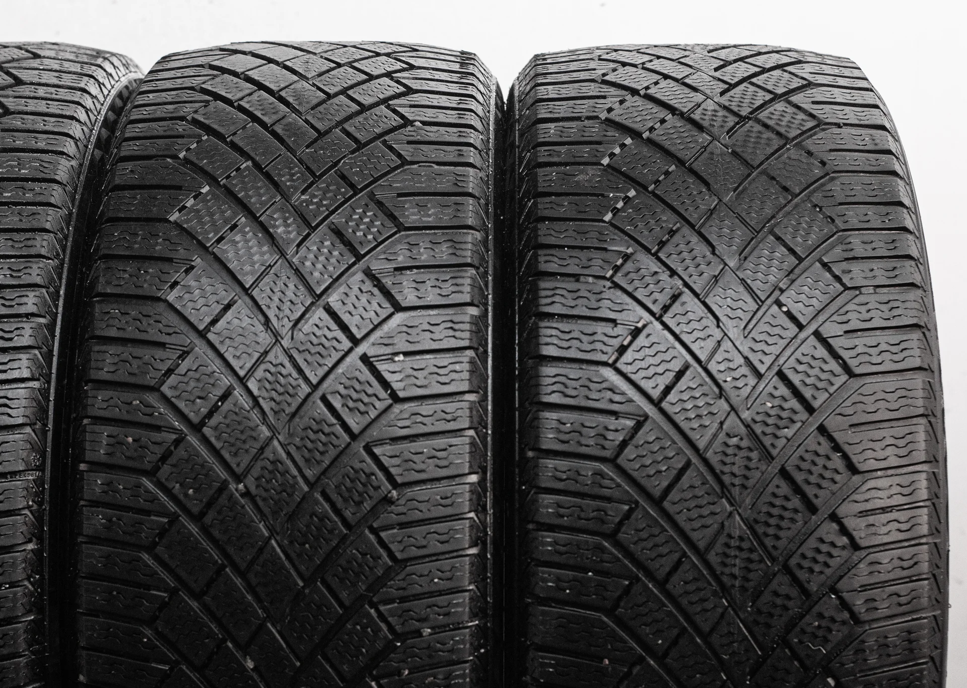 Continental ContiVikingContact 7 255/45 R20 105T - миниатюра 4